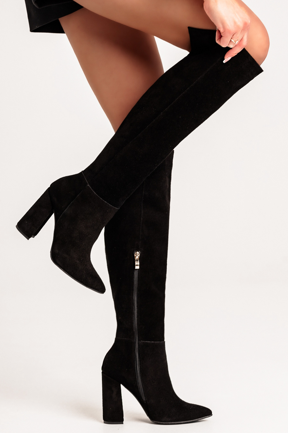 Czarne zamszowe kozaki Abbey