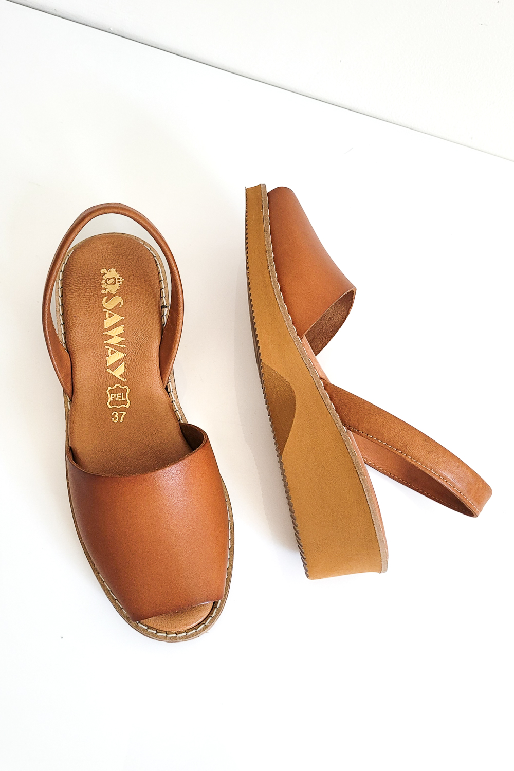 Brązowe sandały na koturnie Andora