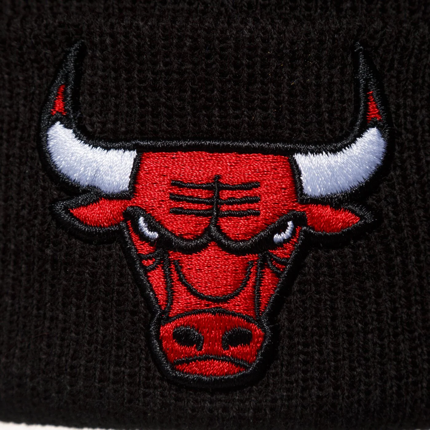 NEW ERA SAPKA TÉLI ESSENTIAL CUFF KNIT BULLS CHICAGO BULLS B