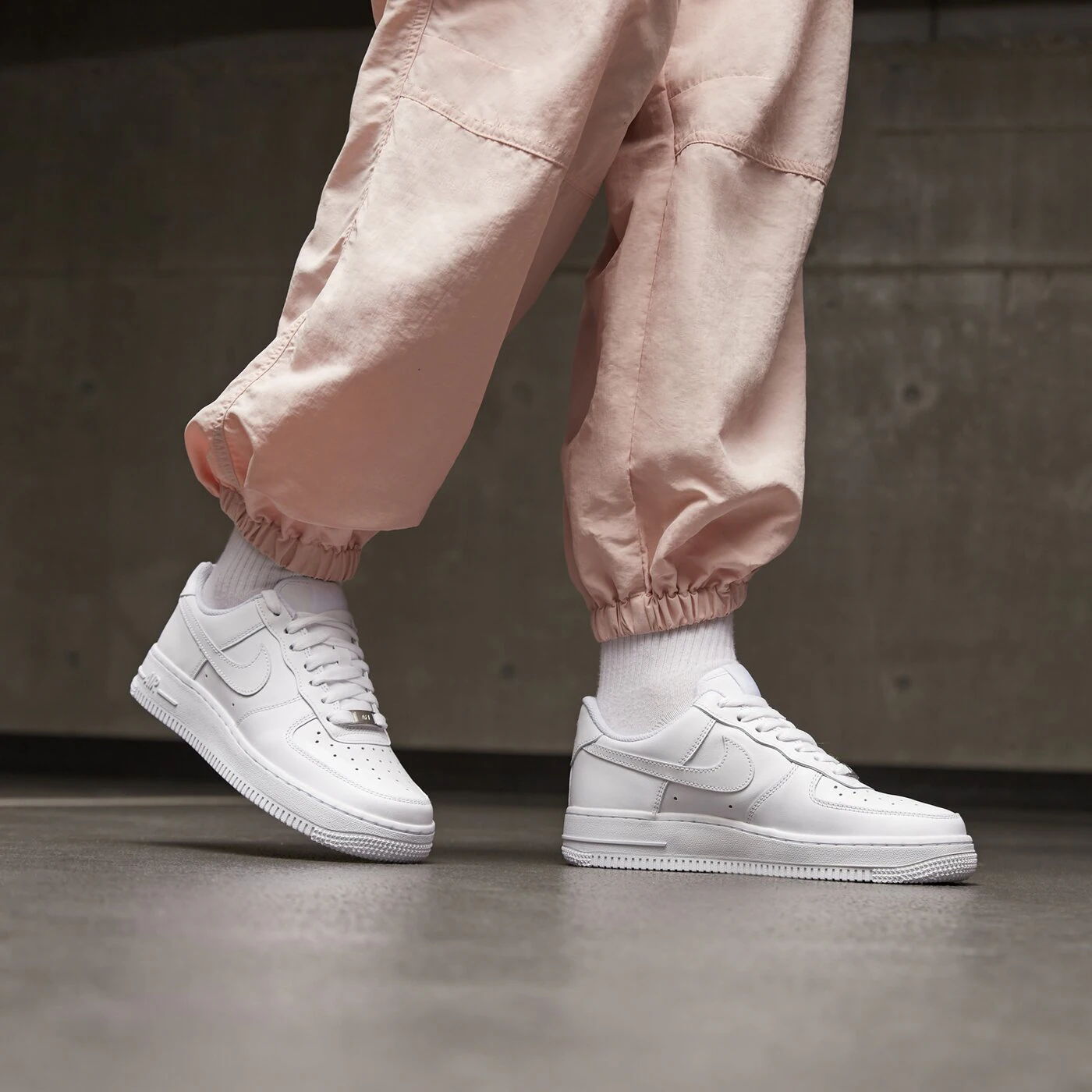 NIKE AIR FORCE 1 LOW