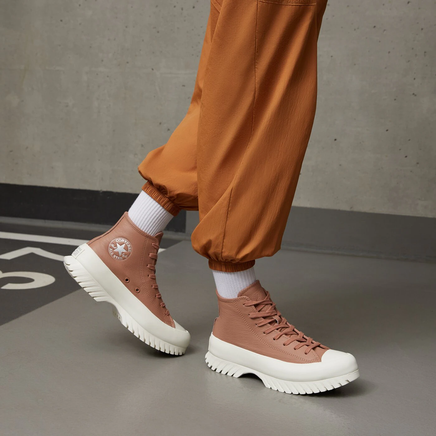 CONVERSE CHUCK TAYLOR ALL STAR LUGGED 2.0