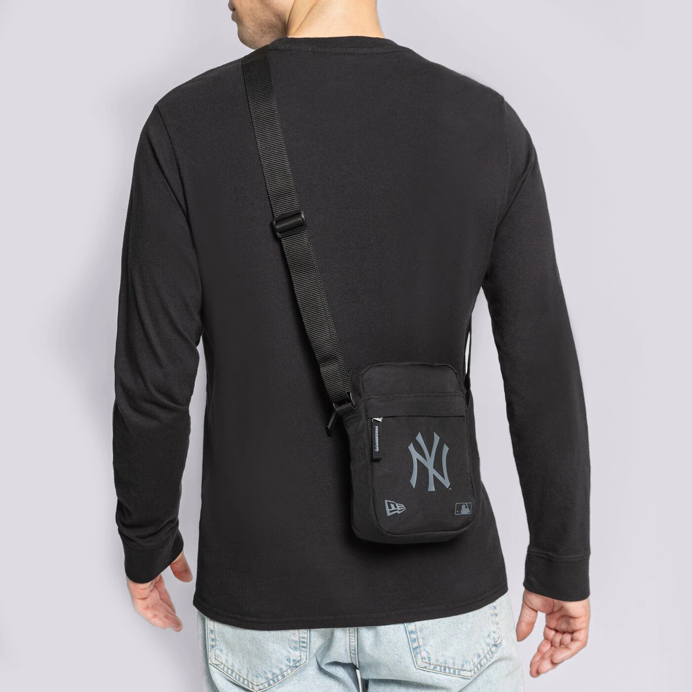 NEW ERA NŐI TÁSKA MLB SIDE BAG NEYYAN BLKBLK NEW YORK YANKEE