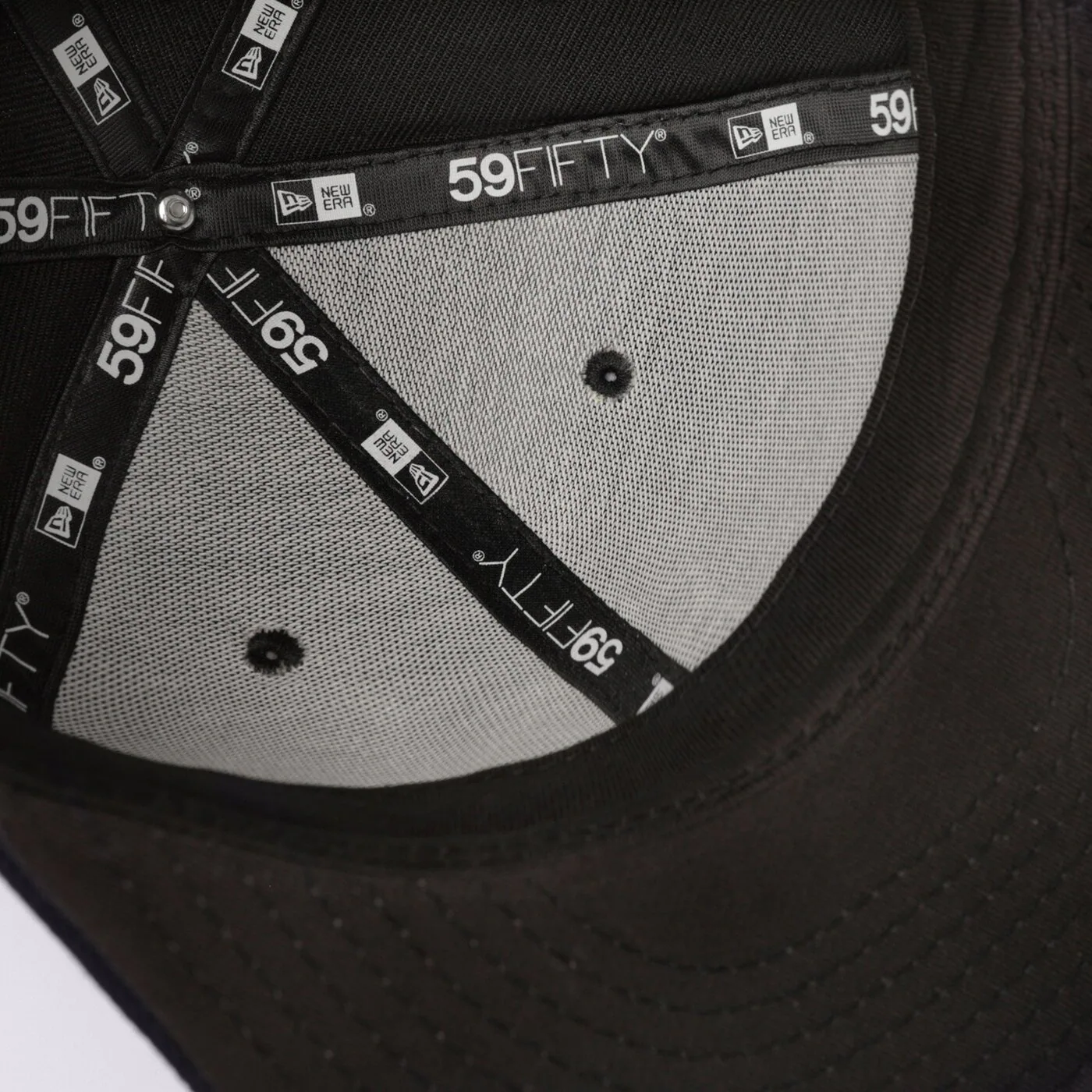 NEW ERA SAPKA BLACK ON BLACK NY YANKEES