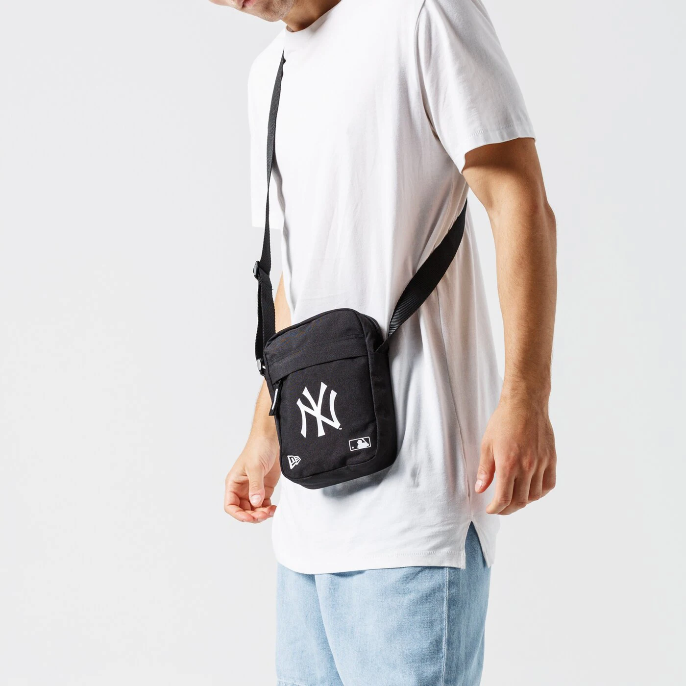 NEW ERA NŐI TÁSKA MLB SIDE BAG NYY BLK BLKWHI NEW YORK YANKE