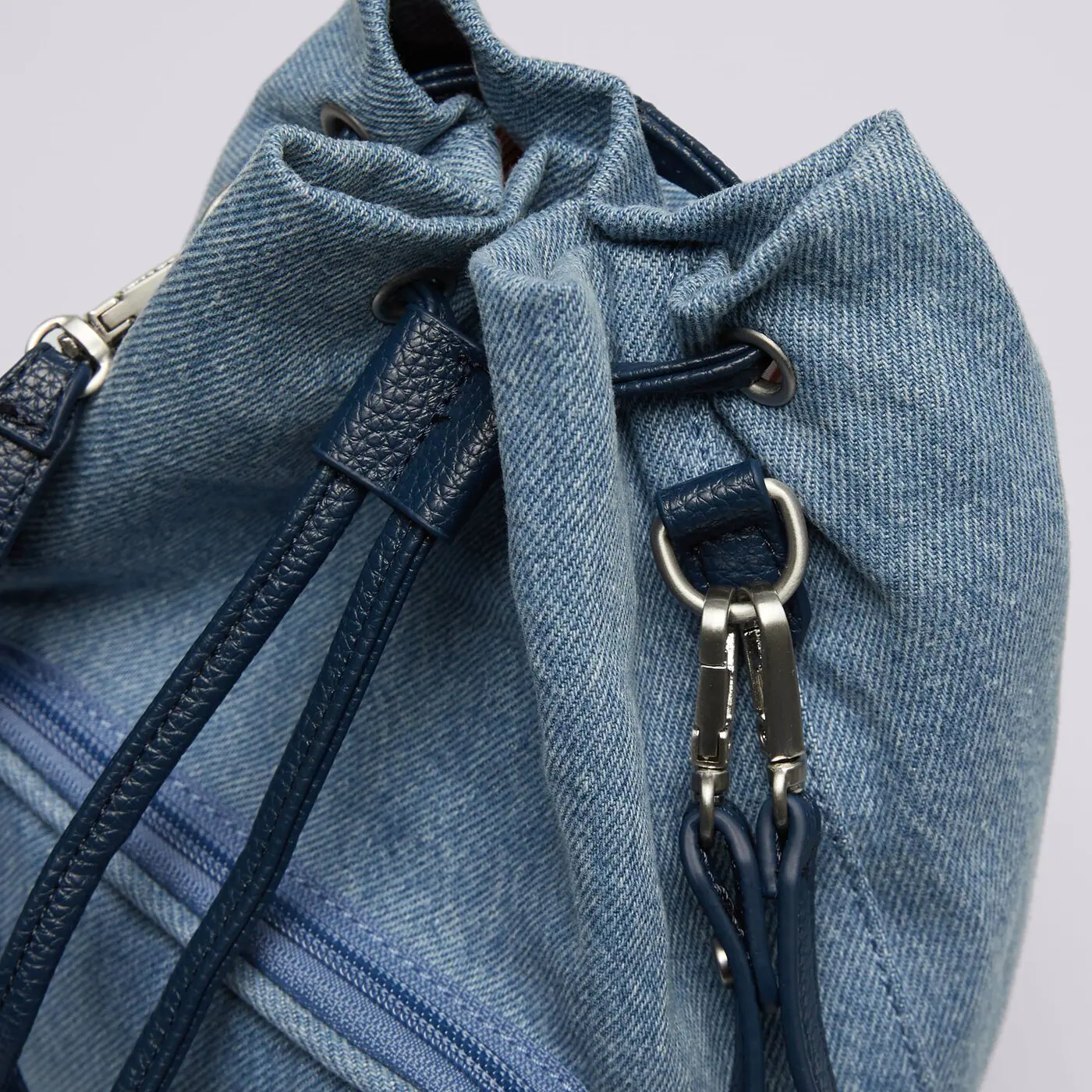 LEVI'S NŐI TÁSKA WOMEN'S BUCKET BAG