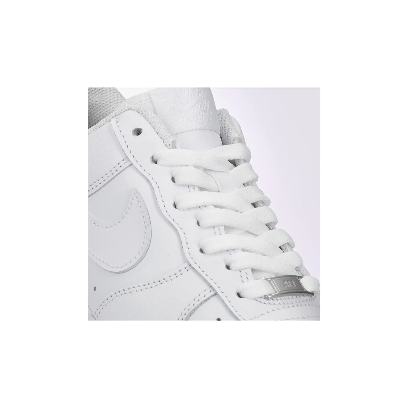 NIKE AIR FORCE 1 '07 LE