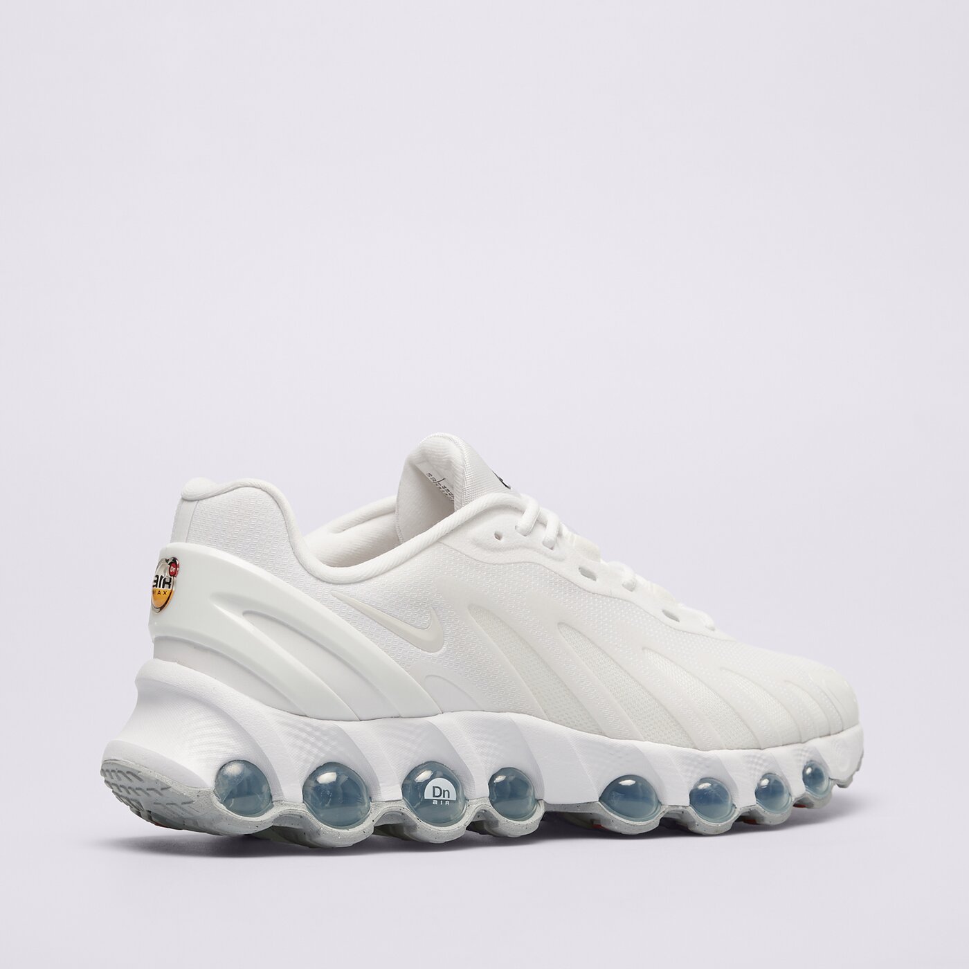 NIKE AIR MAX DN8