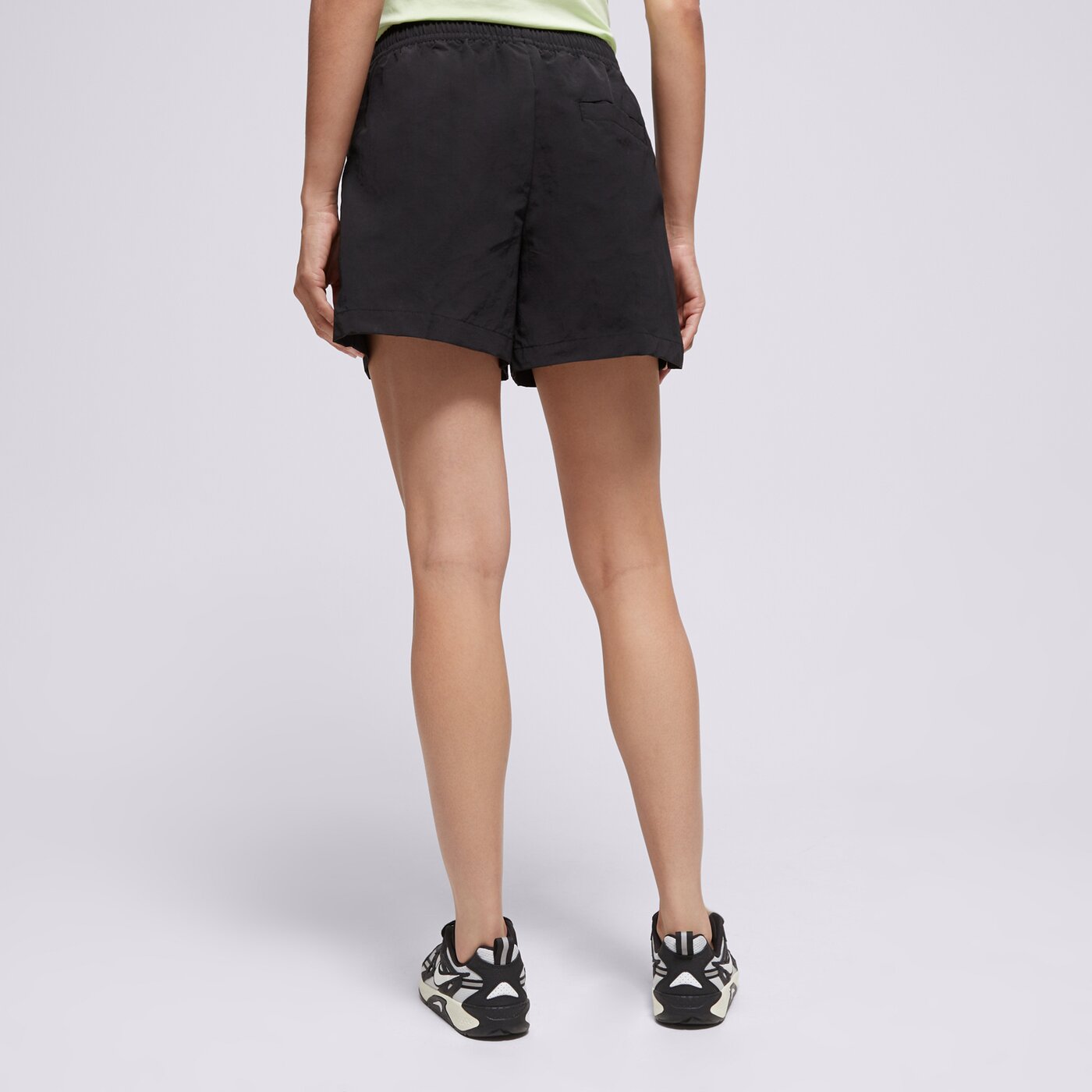 NIKE RÖVIDNADRÁG W NSW ESSNTL MR 5IN WVN SHRT