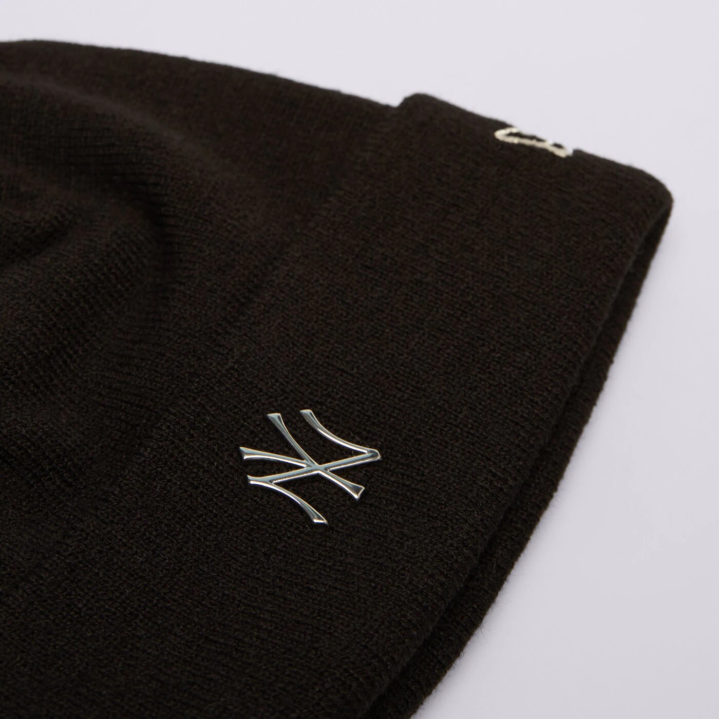 NEW ERA SAPKA METALLIC BEANIE NYY NEW YORK YANKEES BLK
