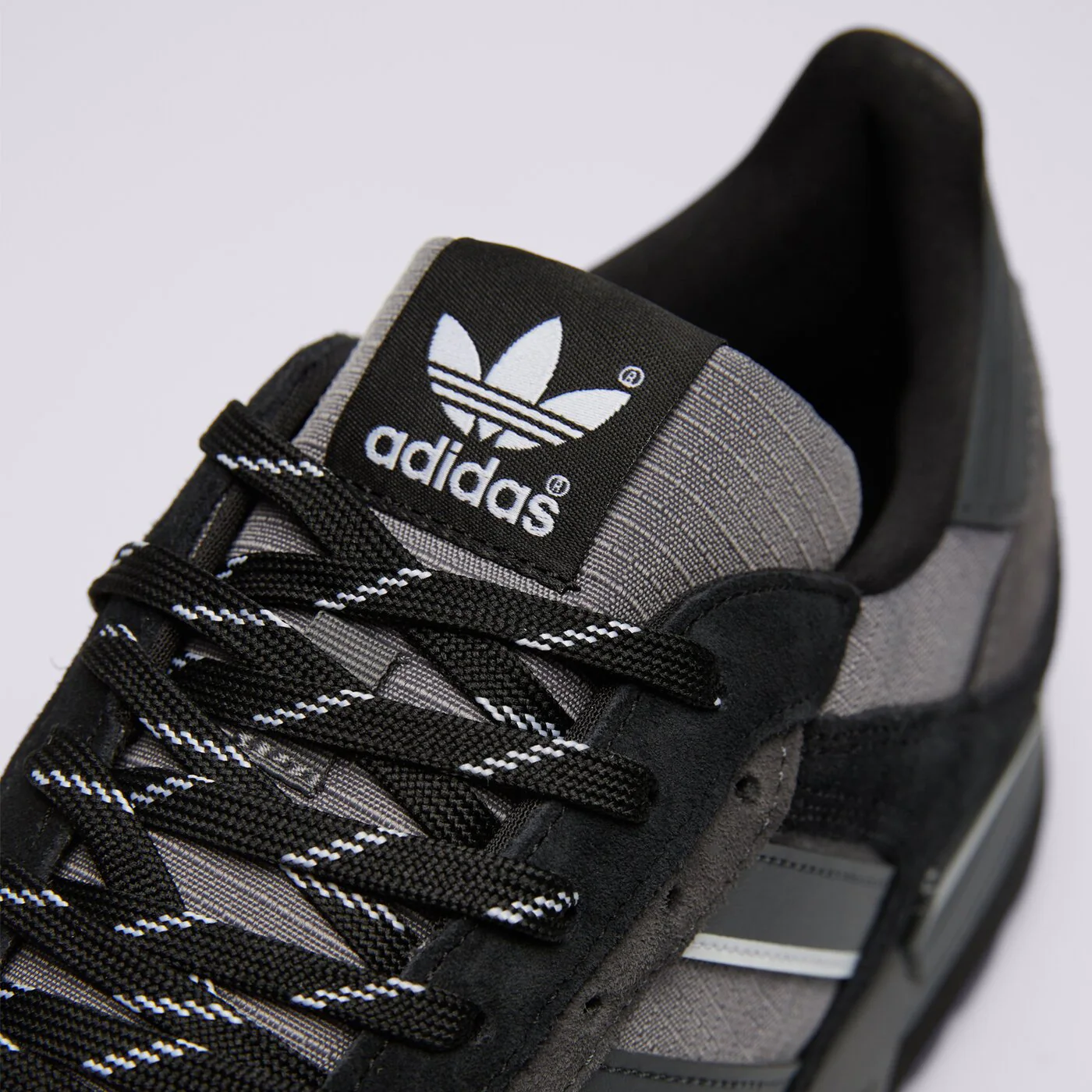ADIDAS ZX 600