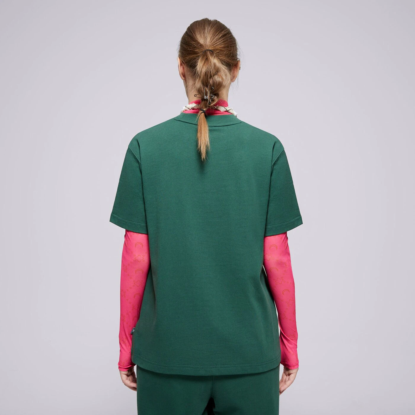 NEW BALANCE PÓLÓ ATHLETICS OVERSIZED CREST PÓLÓ