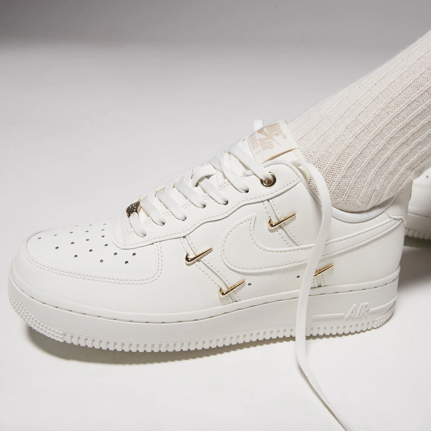 NIKE WMNS AIR FORCE 1 '07 LX CN