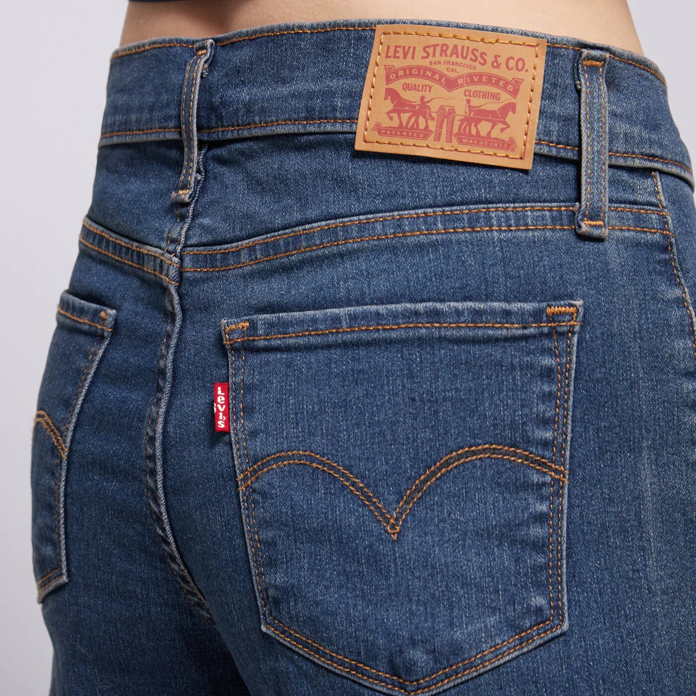 LEVI'S NADRÁG 318 SHAPING WIDE LEG