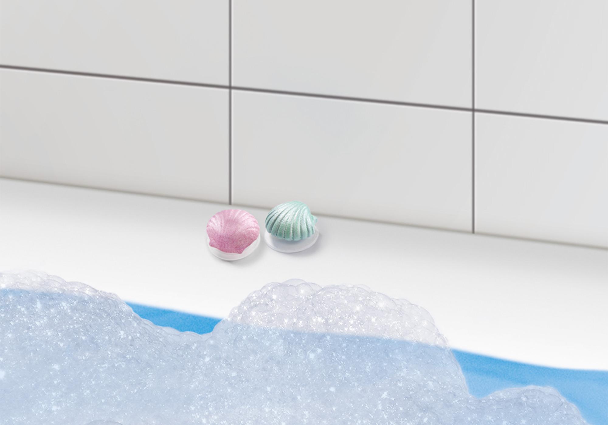 Meerkinder mit Quallen