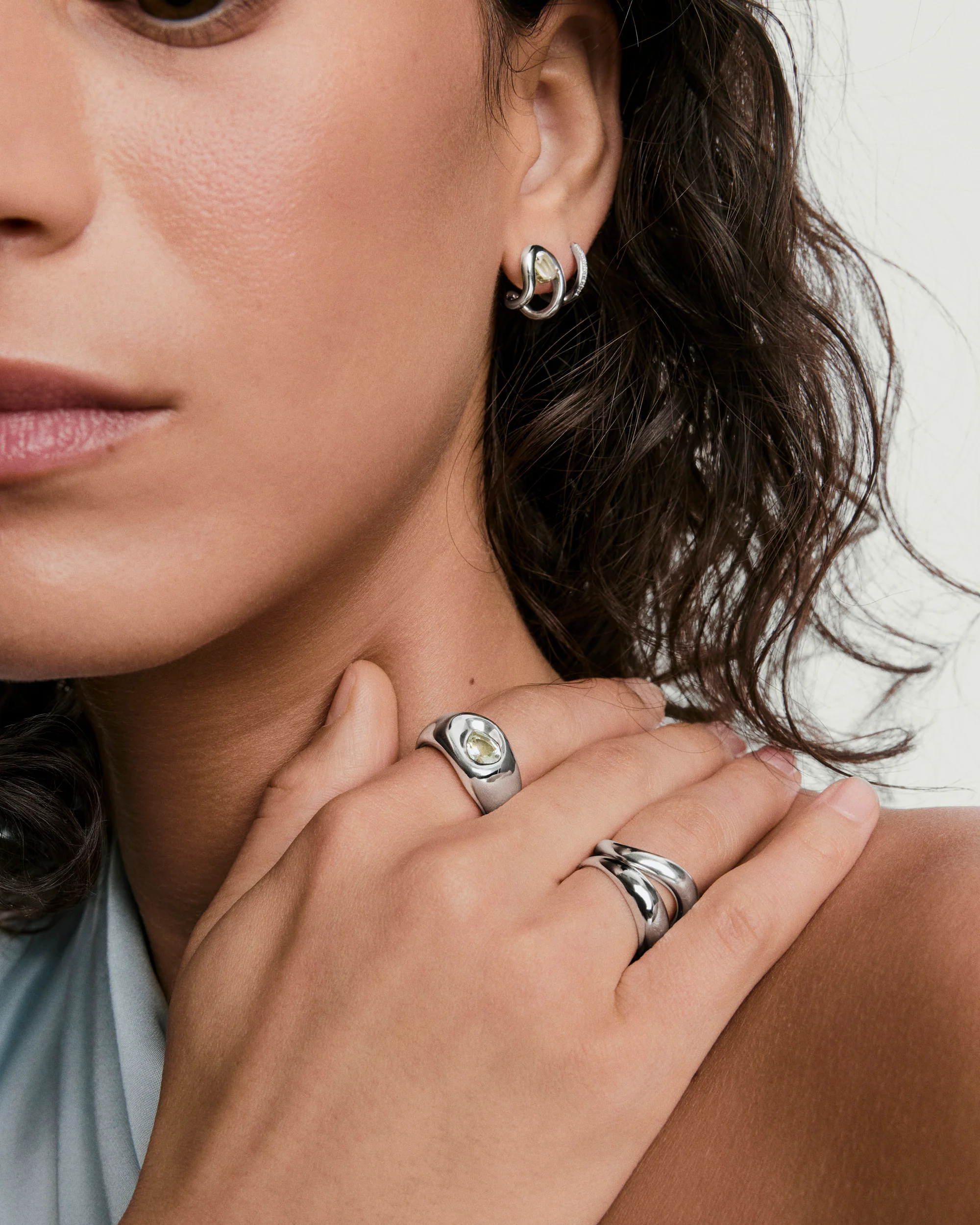 Organic Dôme Curve Gemstone Huggies