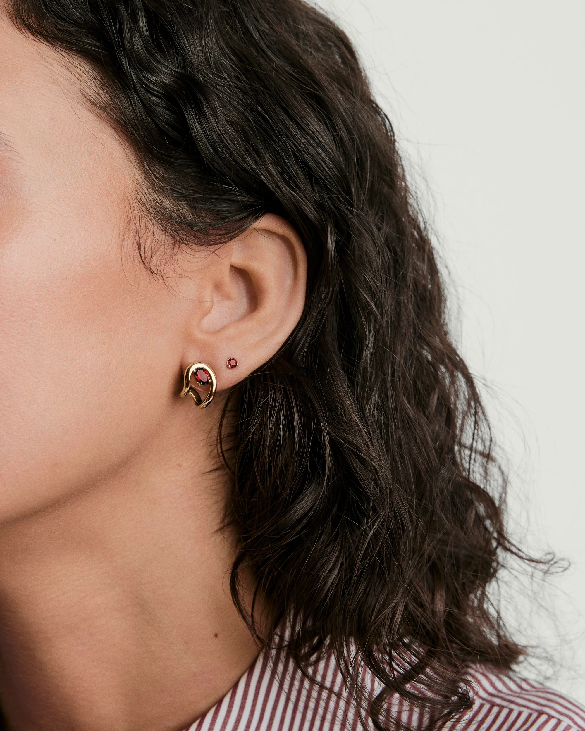 Organic Dôme Curve Gemstone Huggies