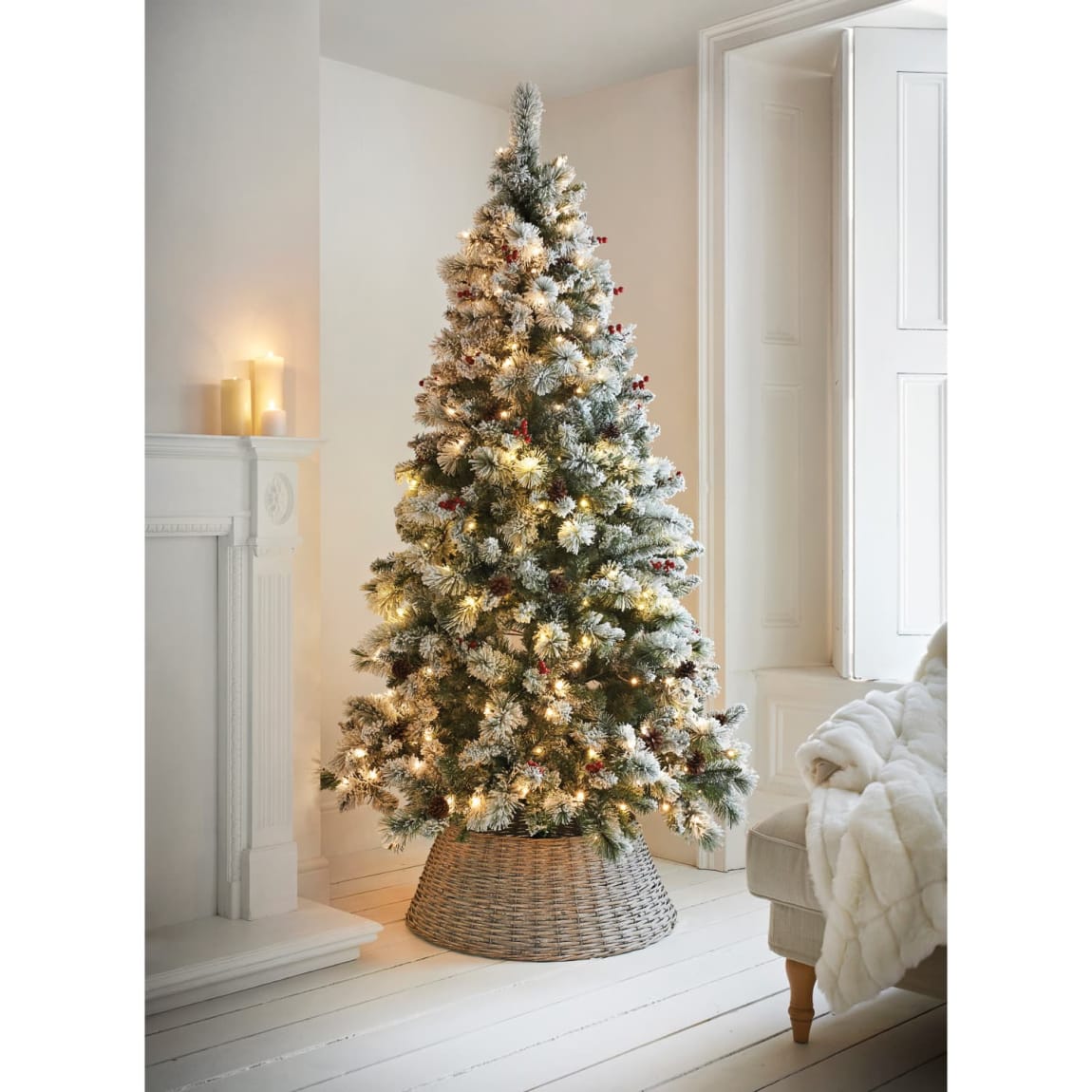 Pre-Lit Winchester Christmas Tree 7ft