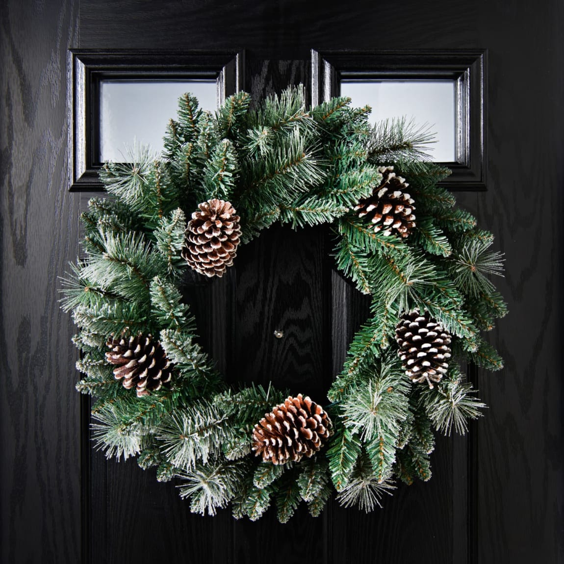 Dusted Wreath with Pinecones 60cm