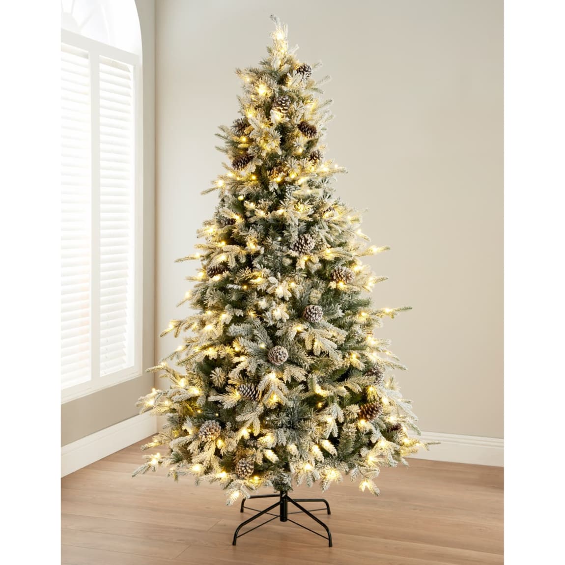 Pre-Lit Snowy Christmas Tree with Pinecones 7ft
