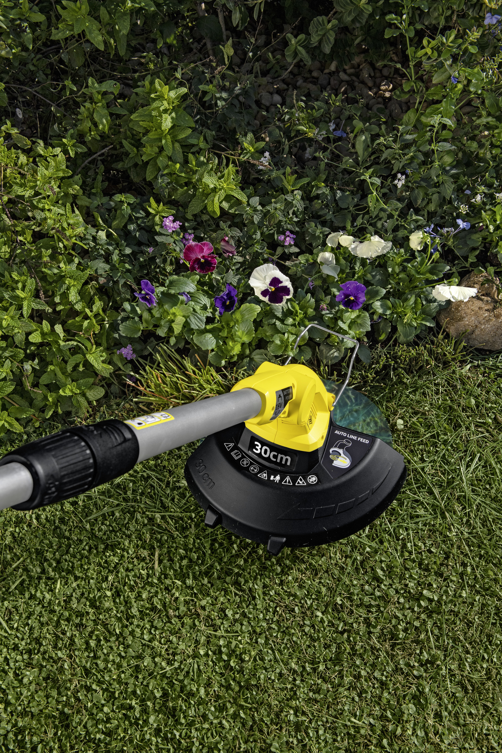 Battery lawn trimmer           LTR 18-30 Cordless Grass Trimmer (Battery Set)