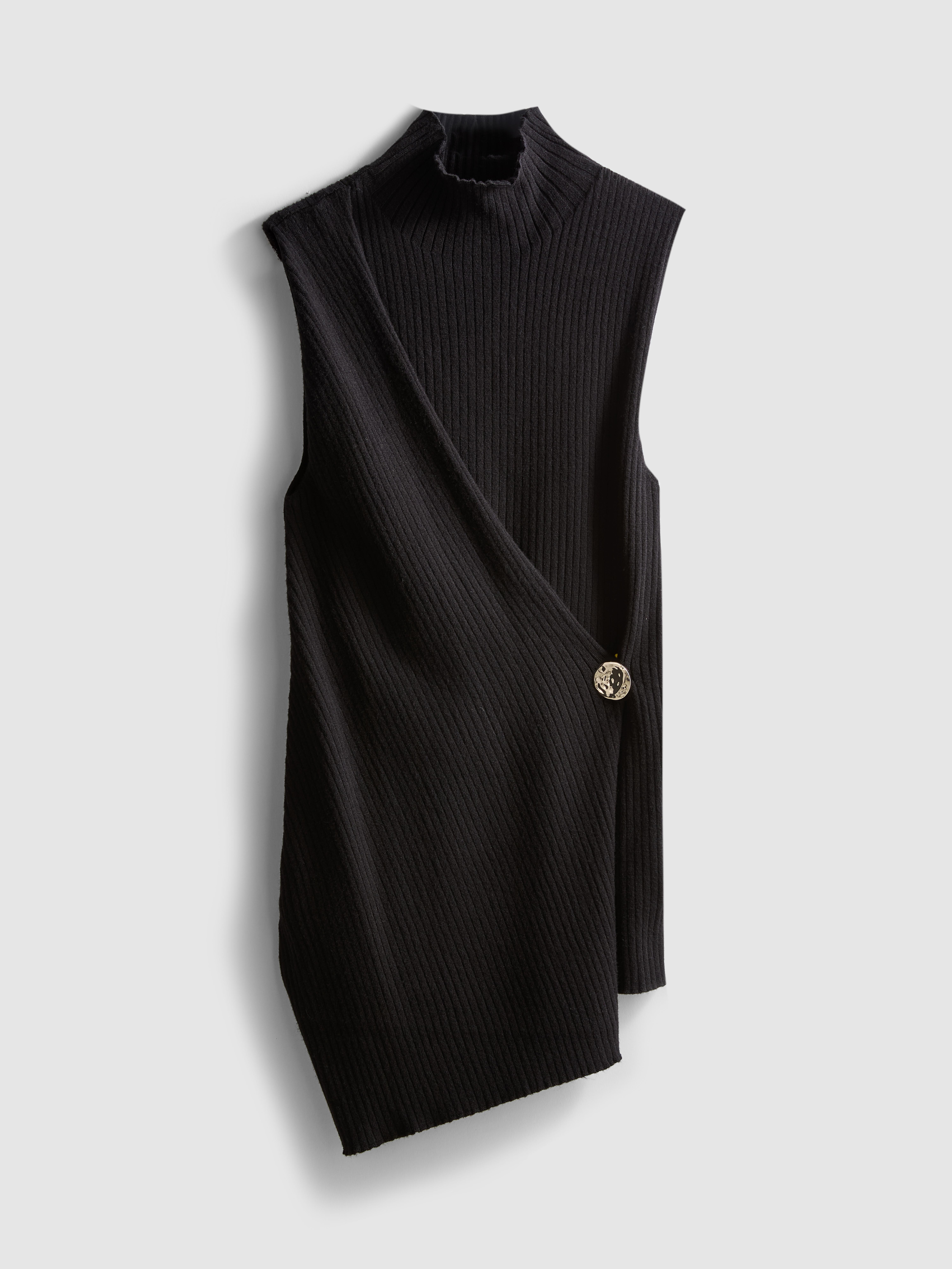 Ribbed Wrap Brooch Tank Top