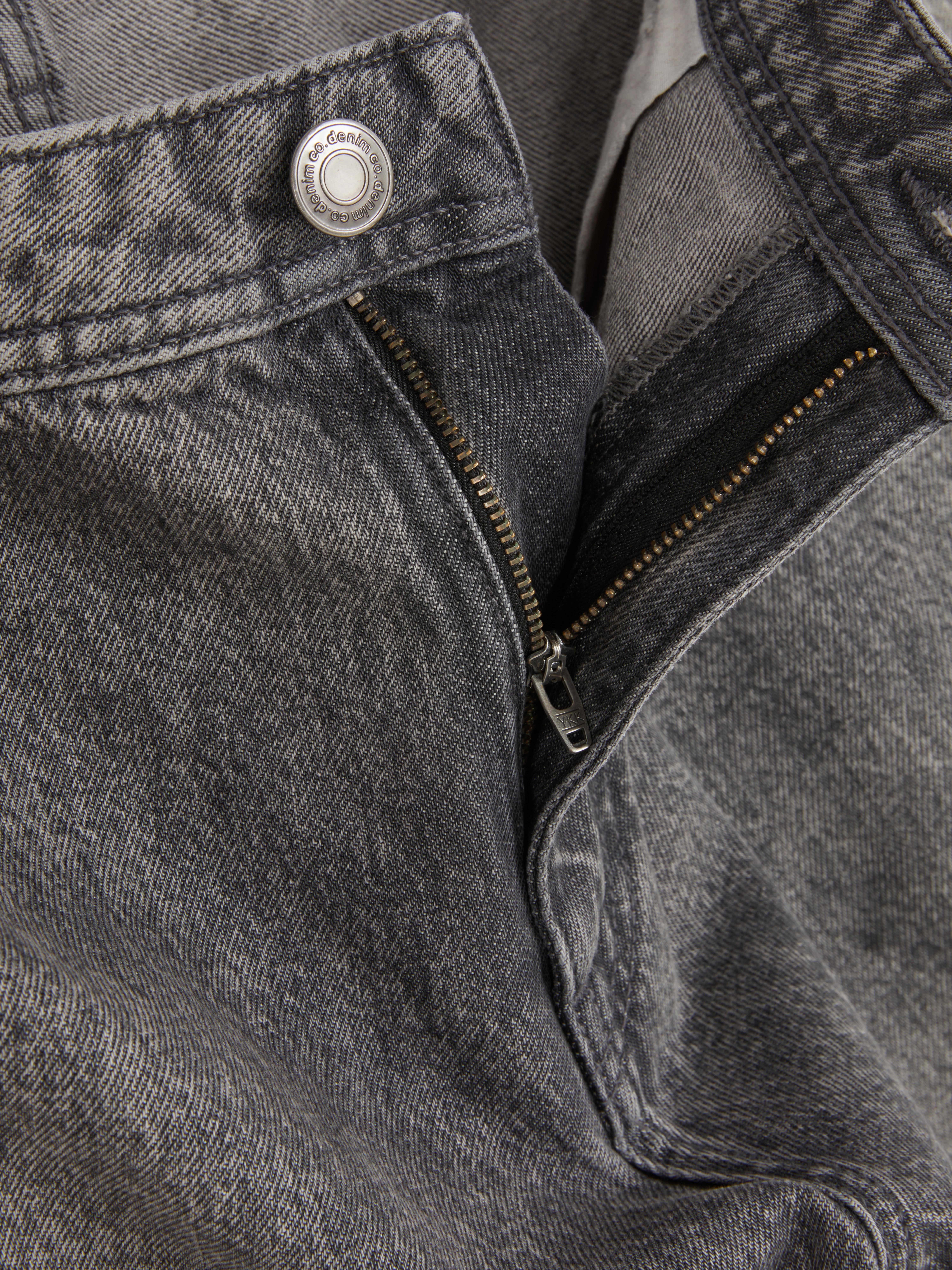 Mid-Rise Loose Cargo Jeans