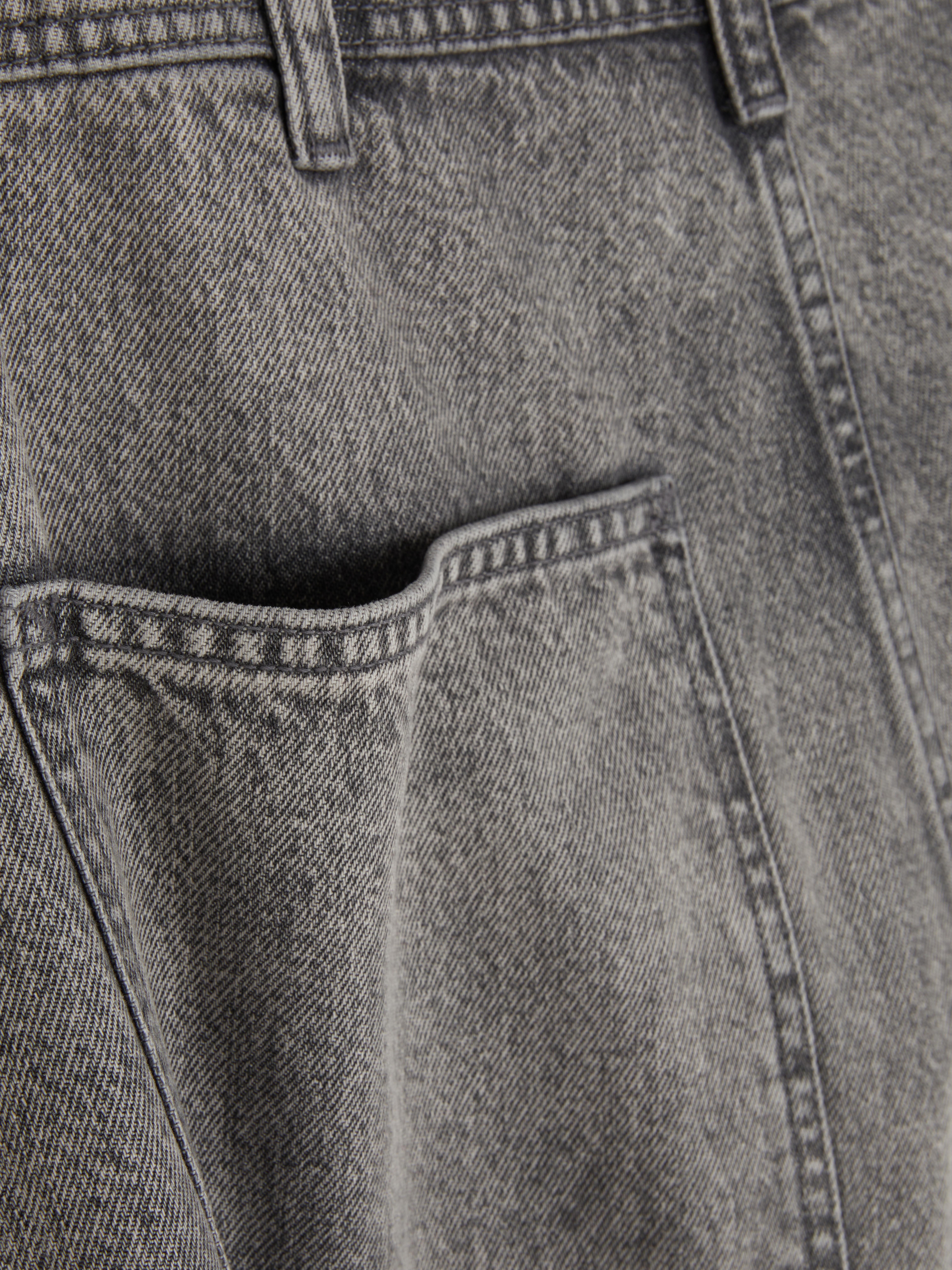 Mid-Rise Loose Cargo Jeans