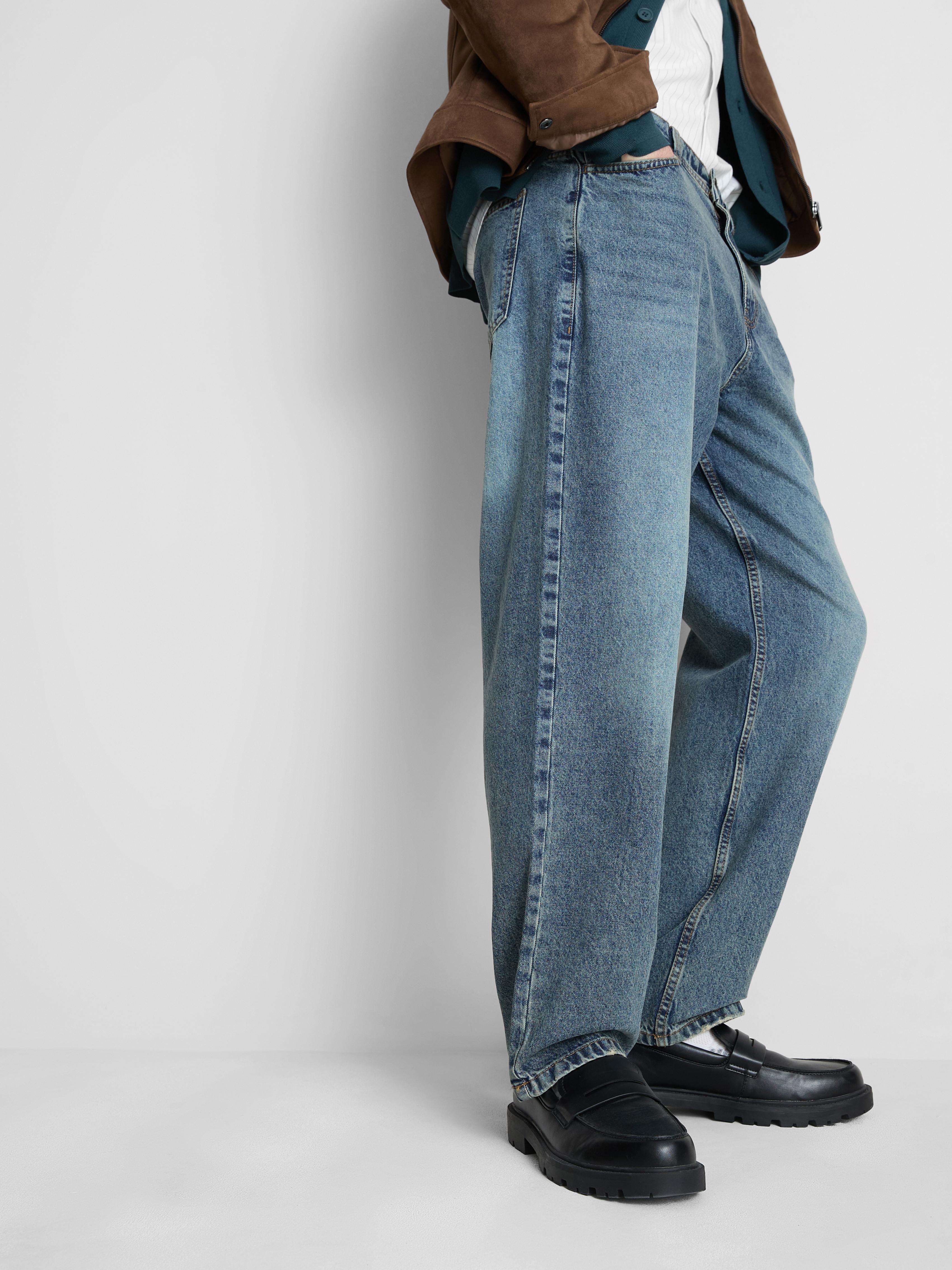 Mid-Rise Relaxed Straight Leg Jeans