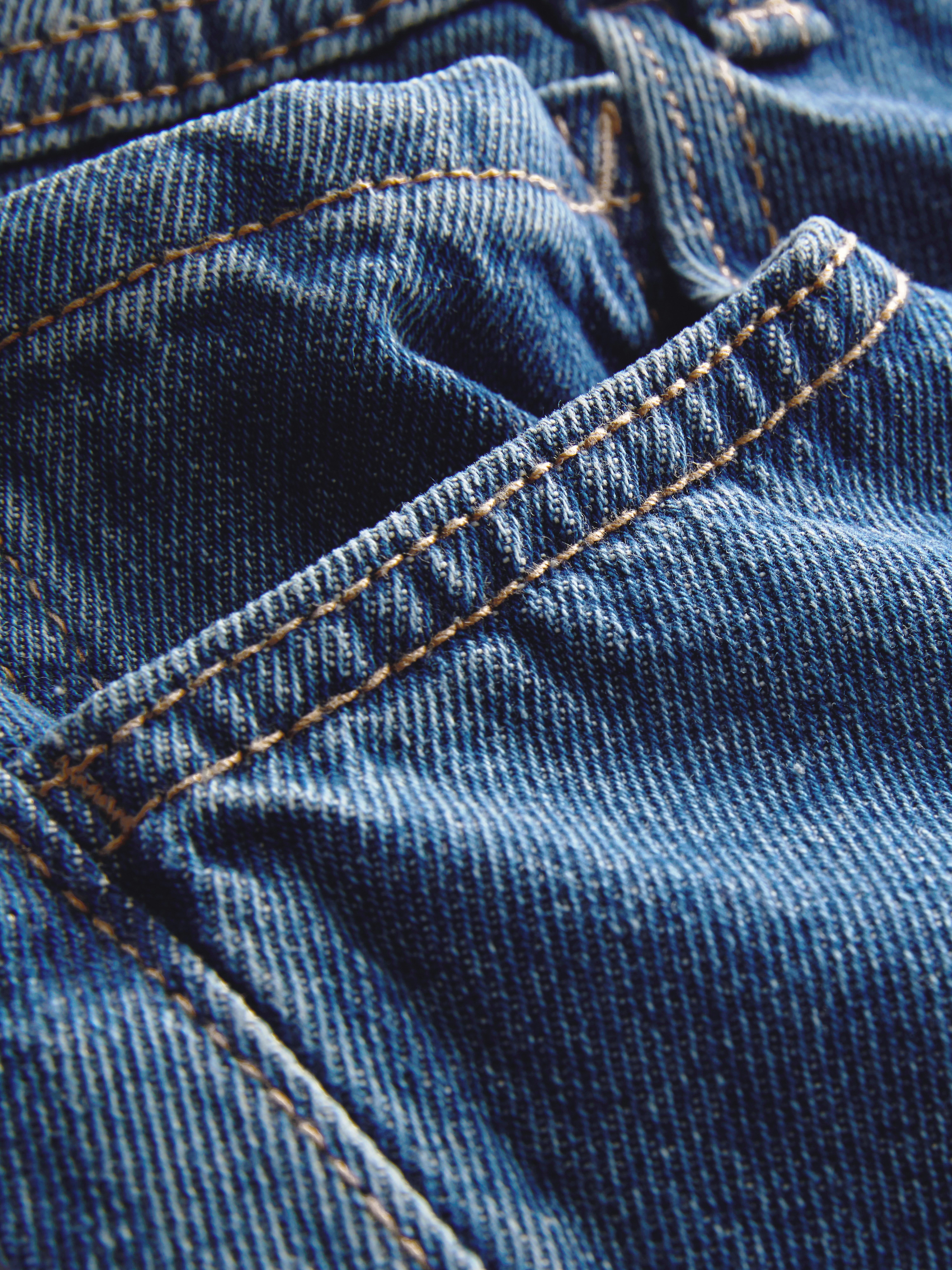 Mid-Rise Relaxed Jeans