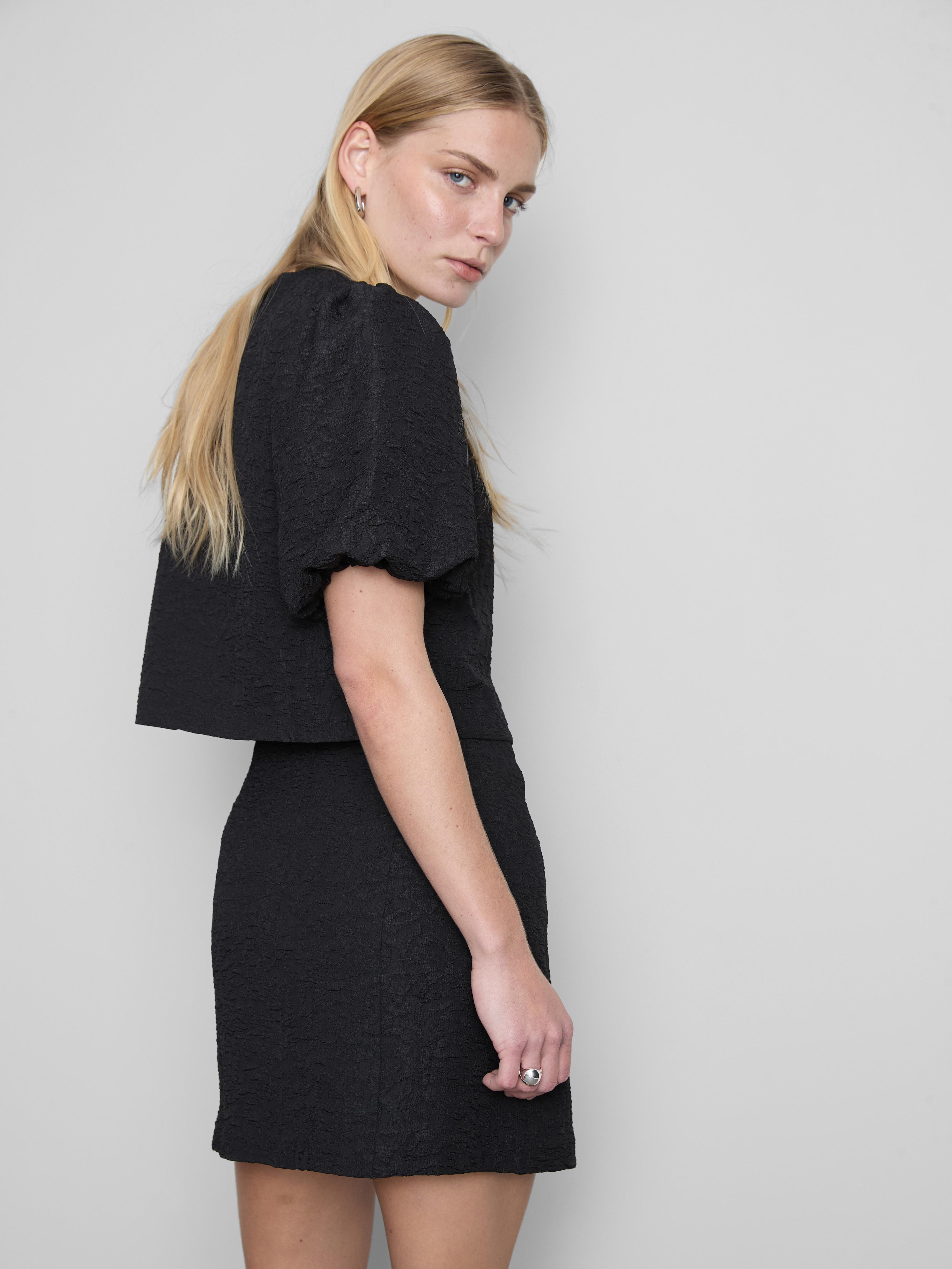 Cropped Textured Puff Sleeve Top