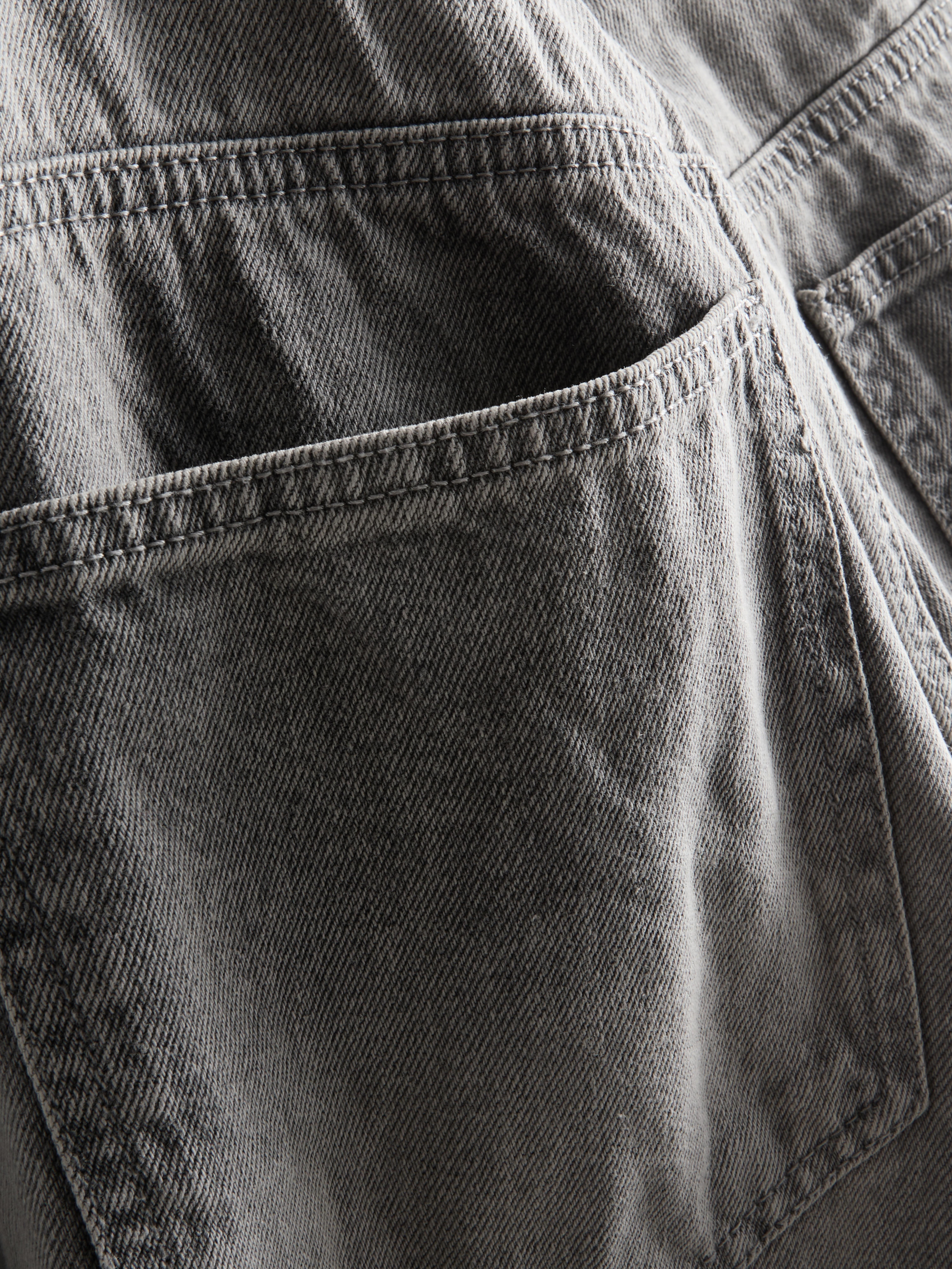 Mid-Rise Relaxed Straight Leg Jeans