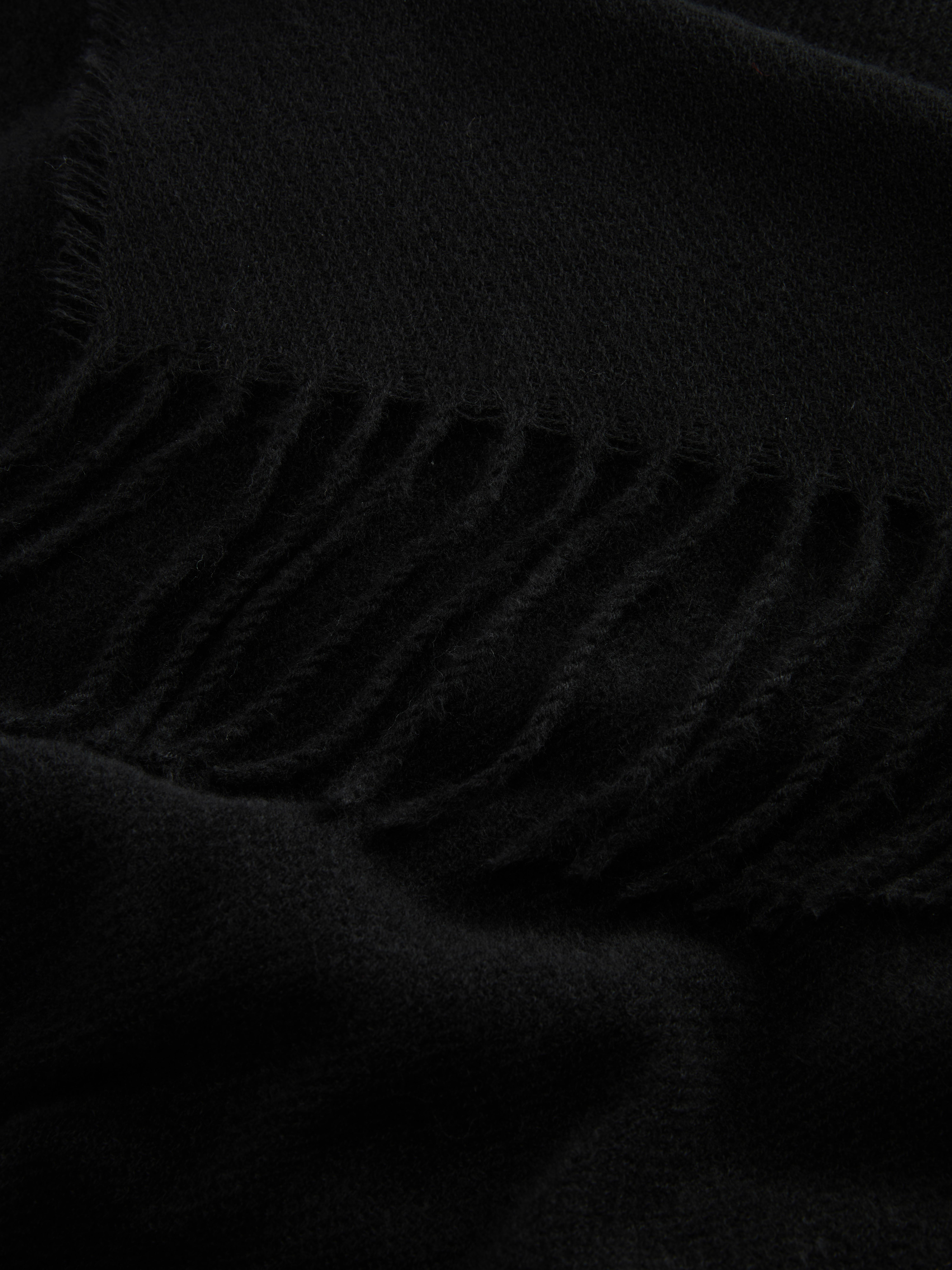 Essential Tassel Scarf