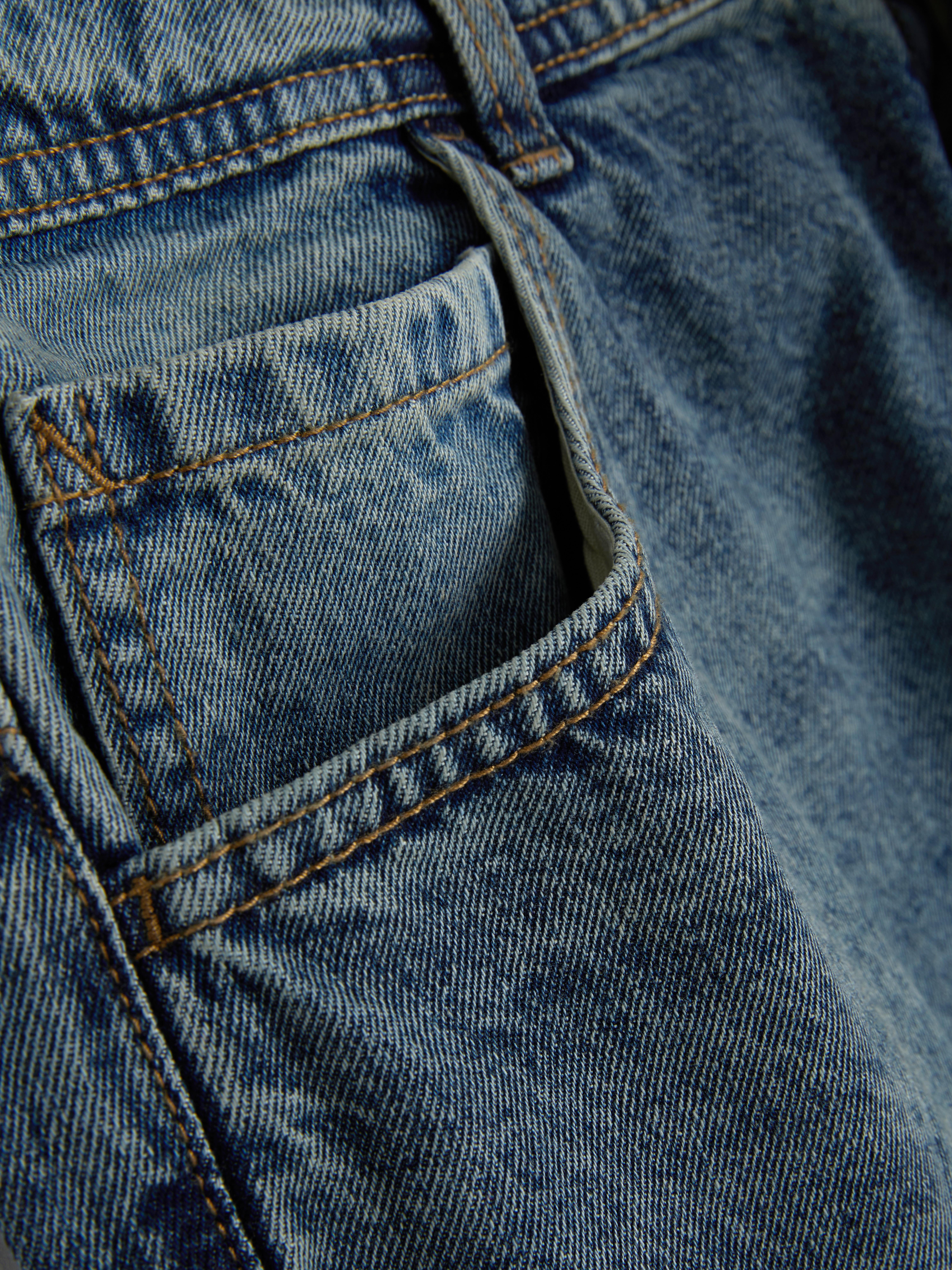 Mid-Rise Relaxed Straight Leg Jeans