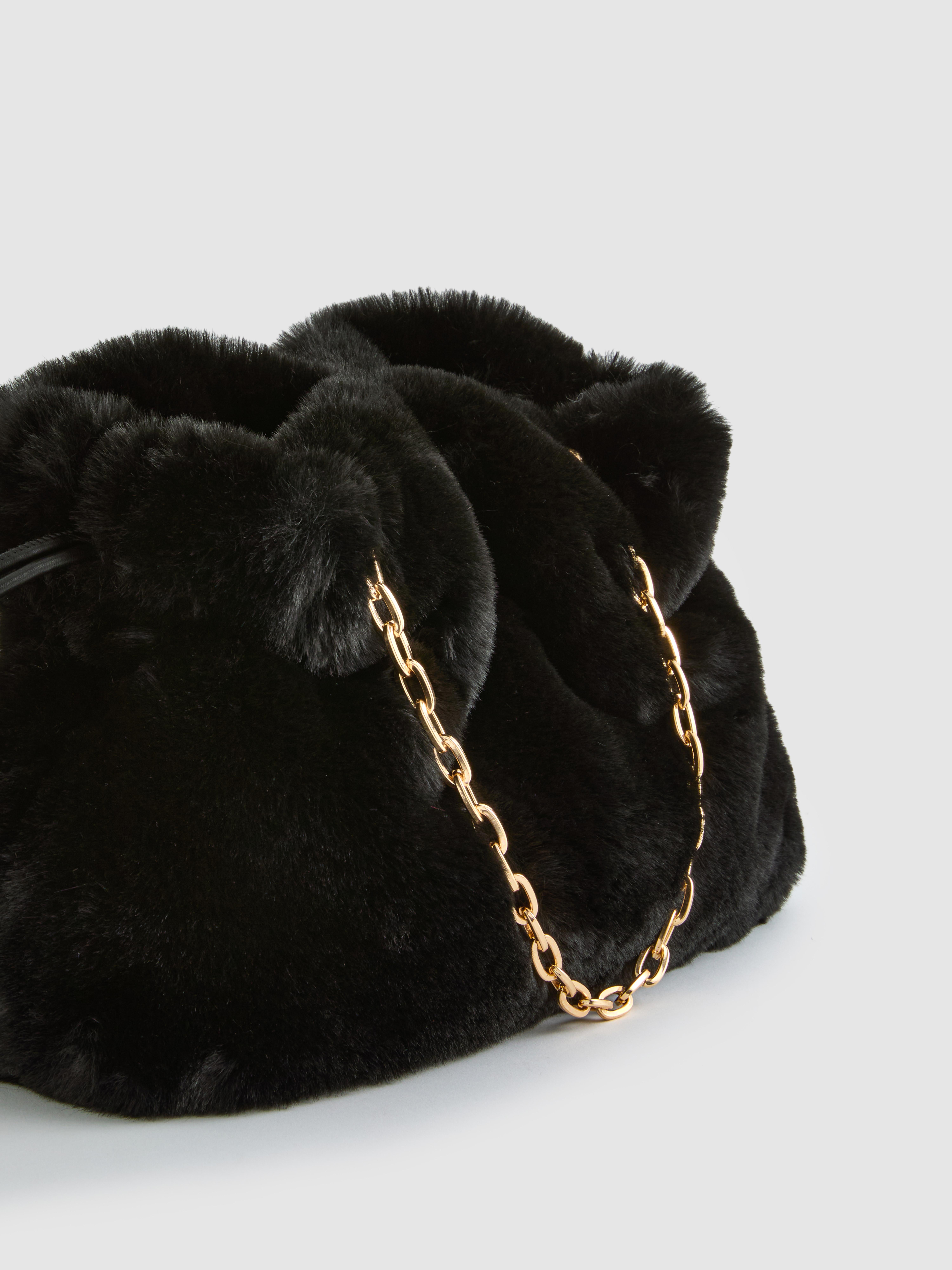 Paula Echevarría Faux Fur Pouch