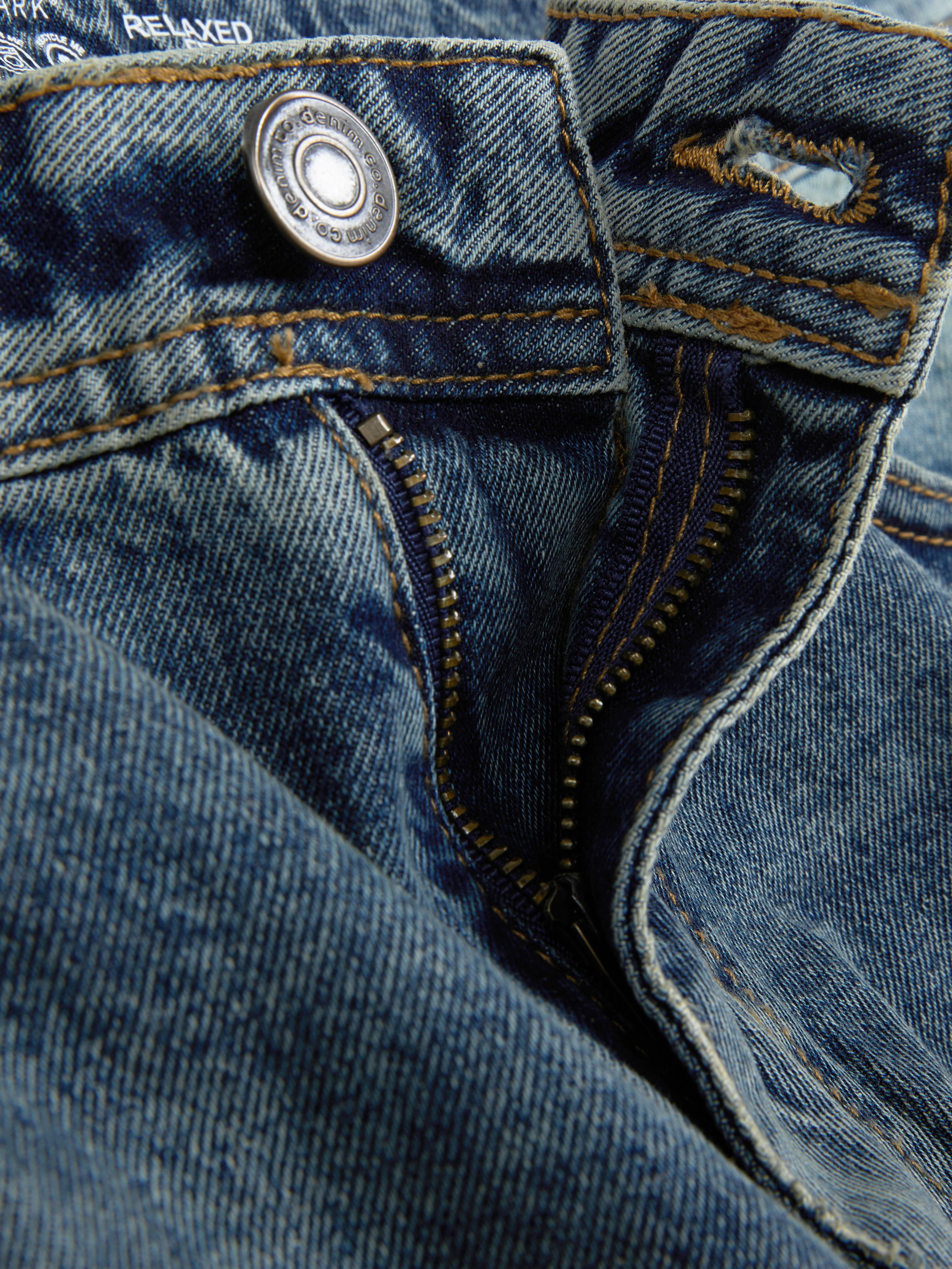 Mid-Rise Relaxed Straight Leg Jeans