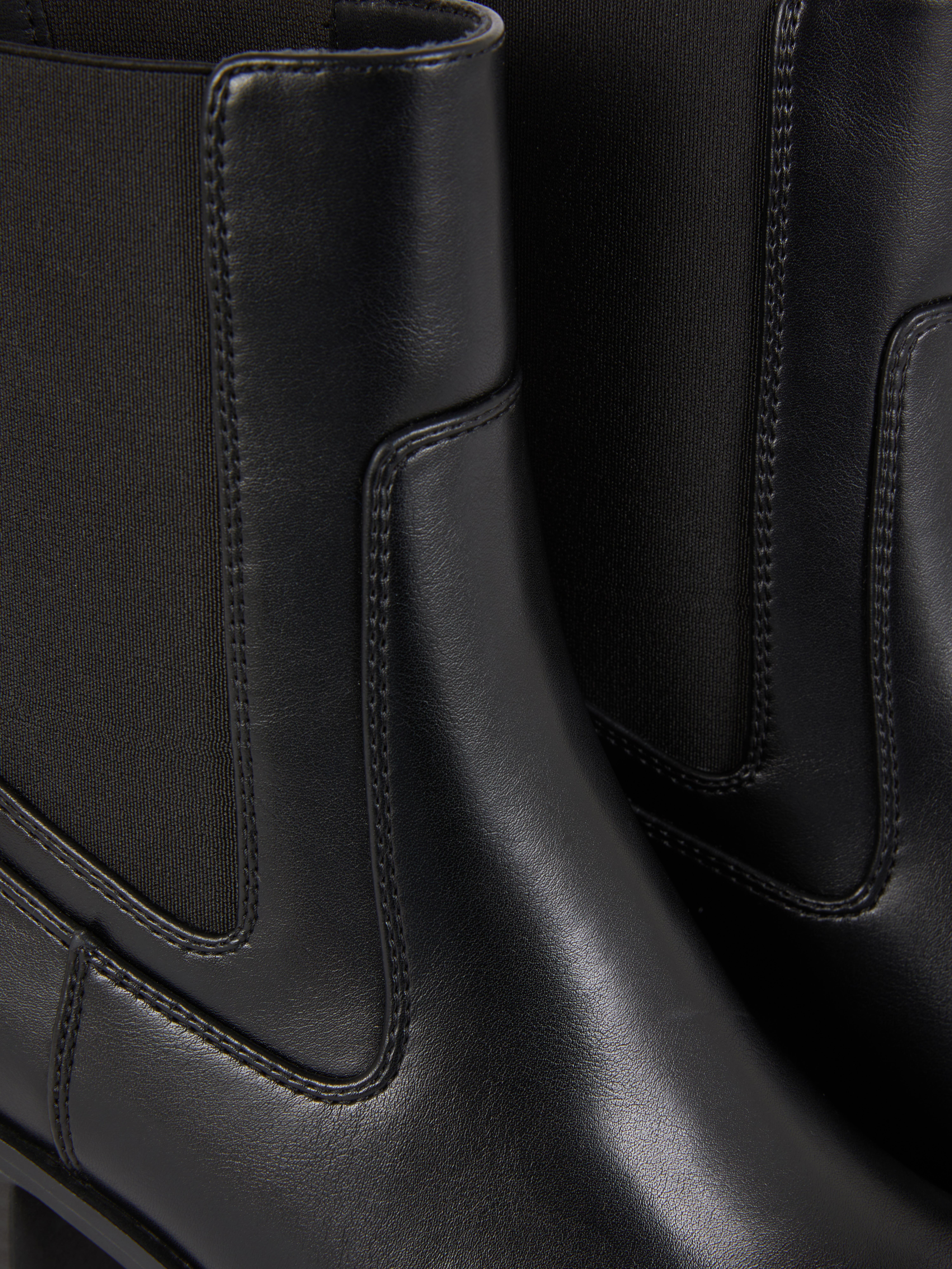 Heeled Chelsea Boots