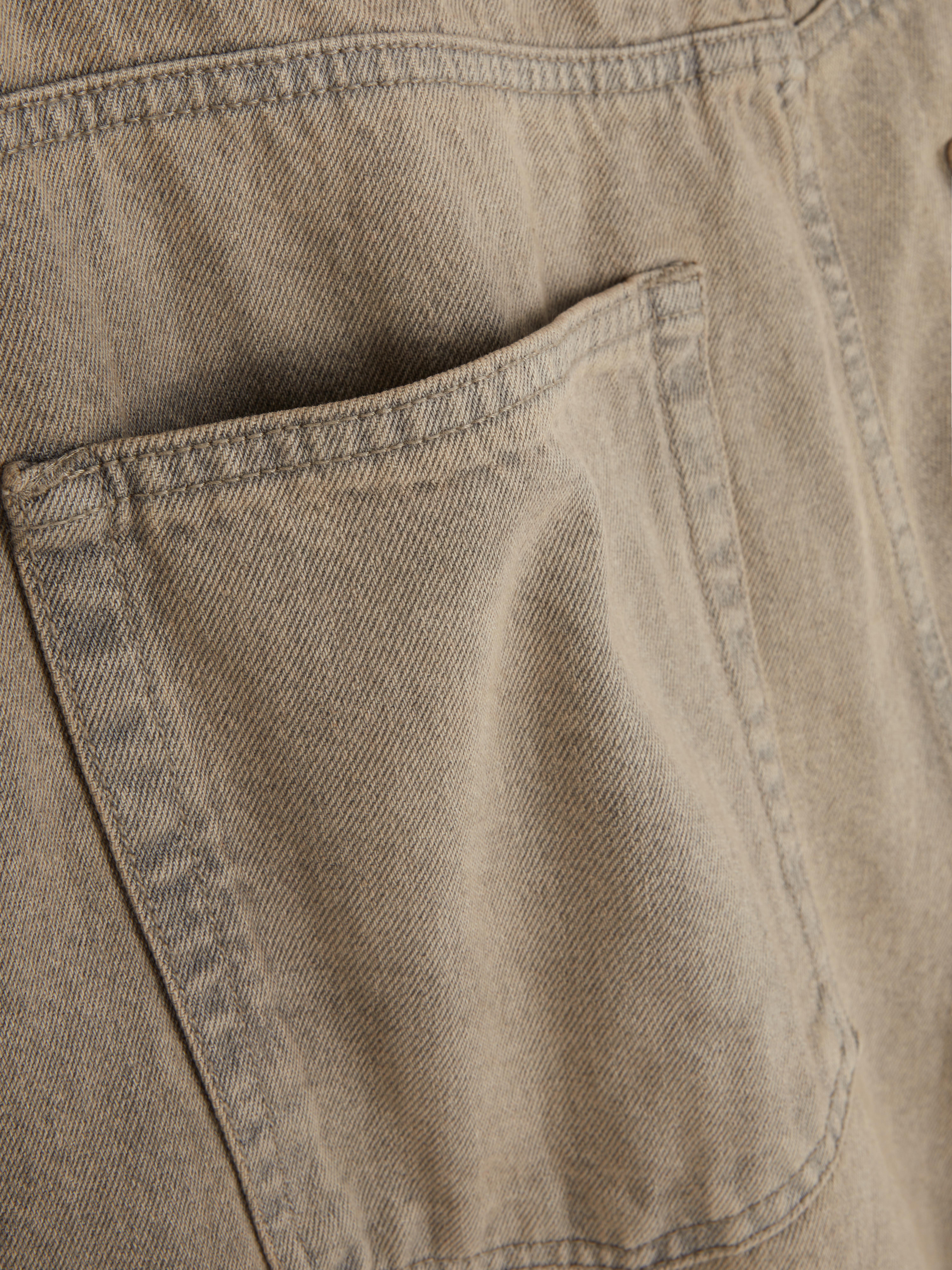 Mid-Rise Baggy Jeans