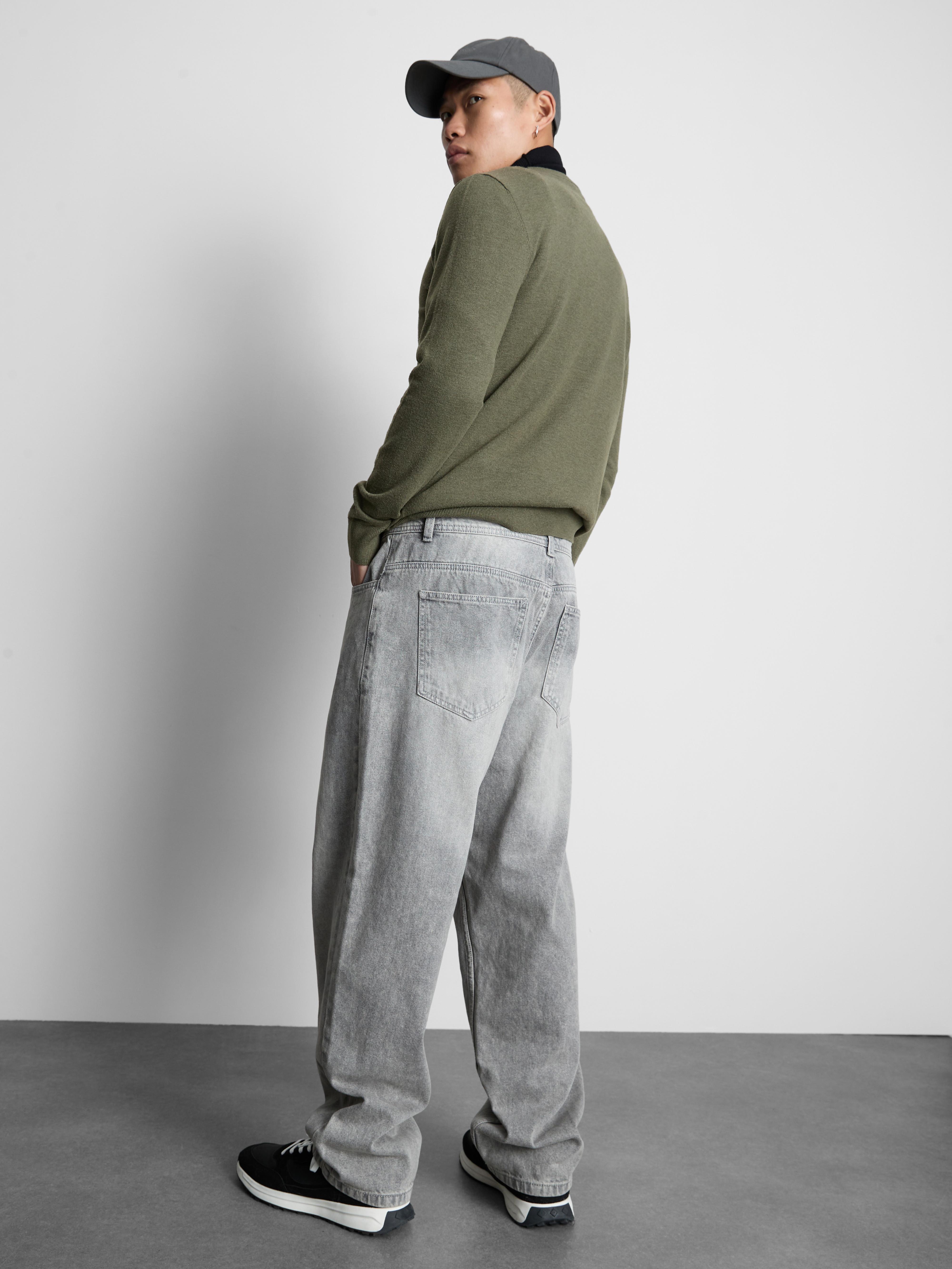 Mid-Rise Relaxed Straight Leg Jeans
