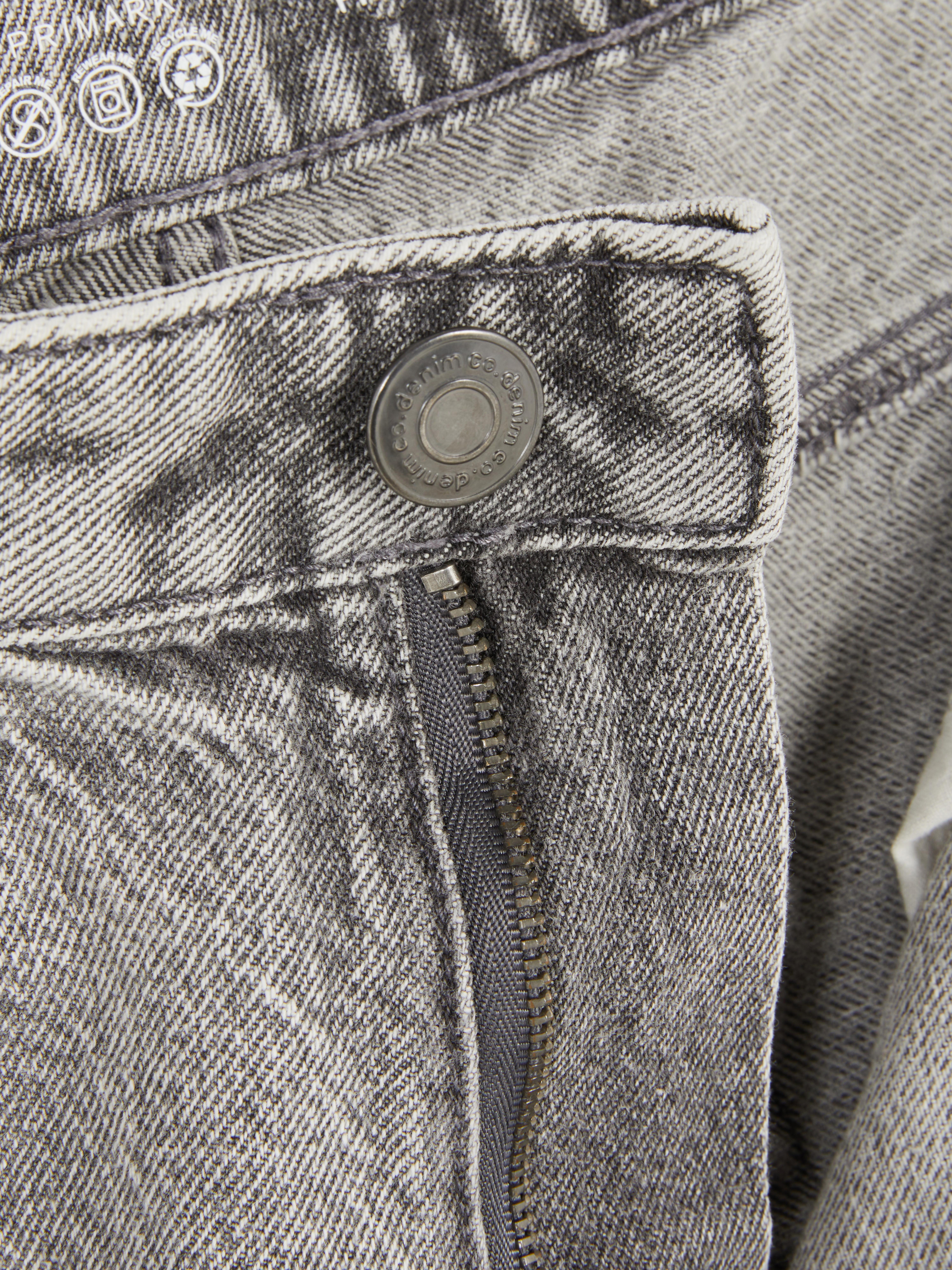 Mid-Rise Baggy Jeans