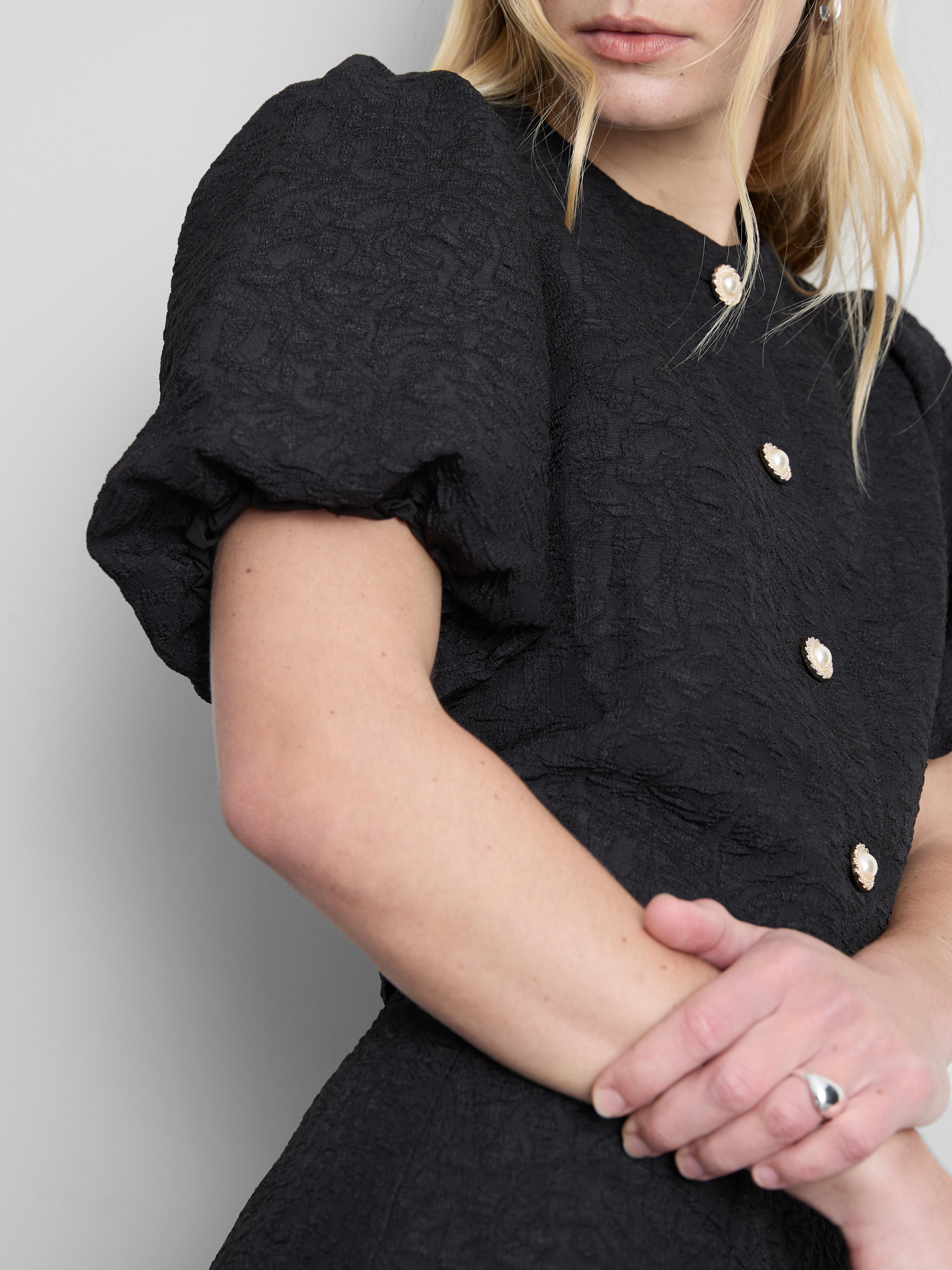 Cropped Textured Puff Sleeve Top