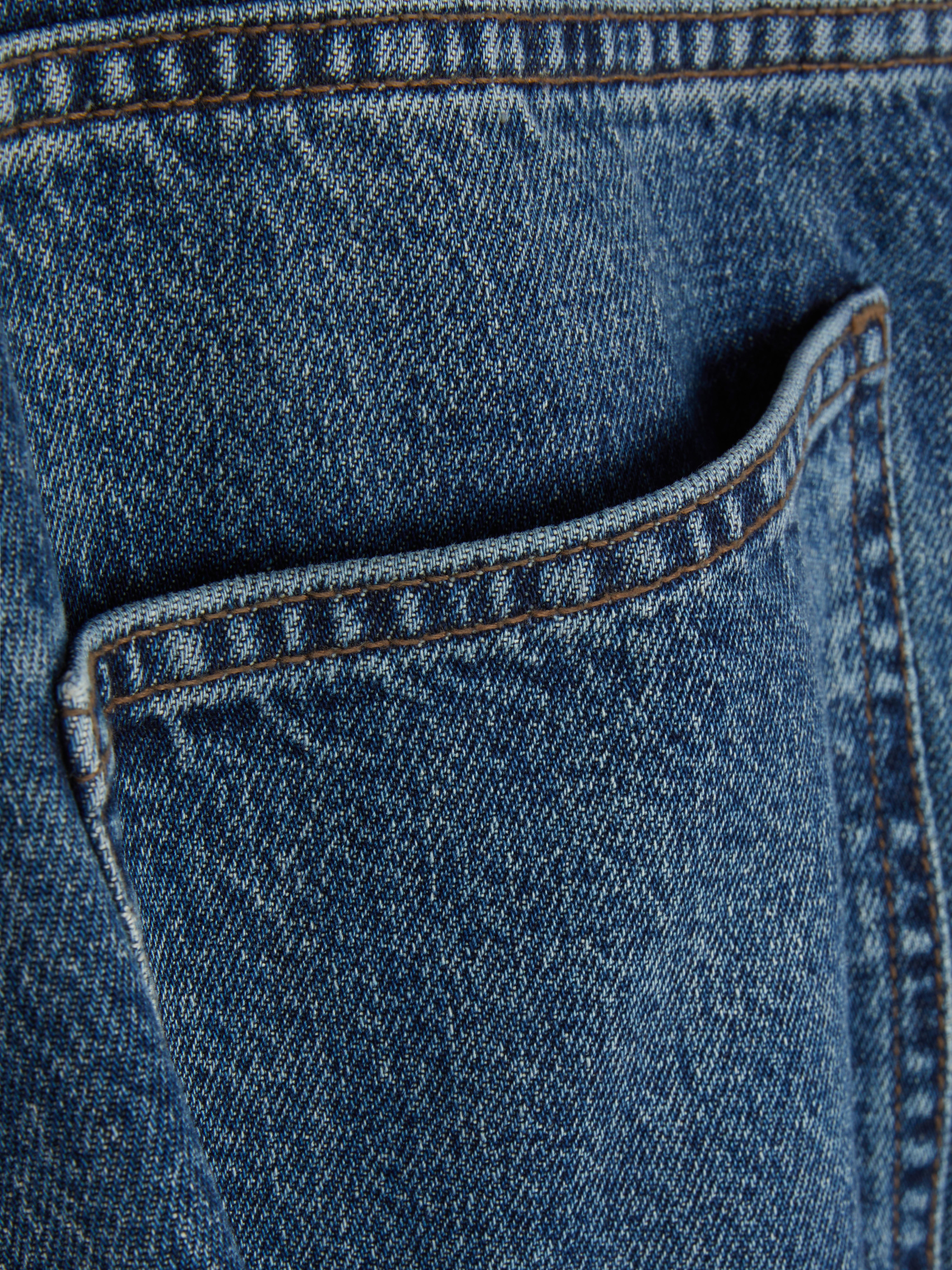 Mid-Rise Baggy Jeans