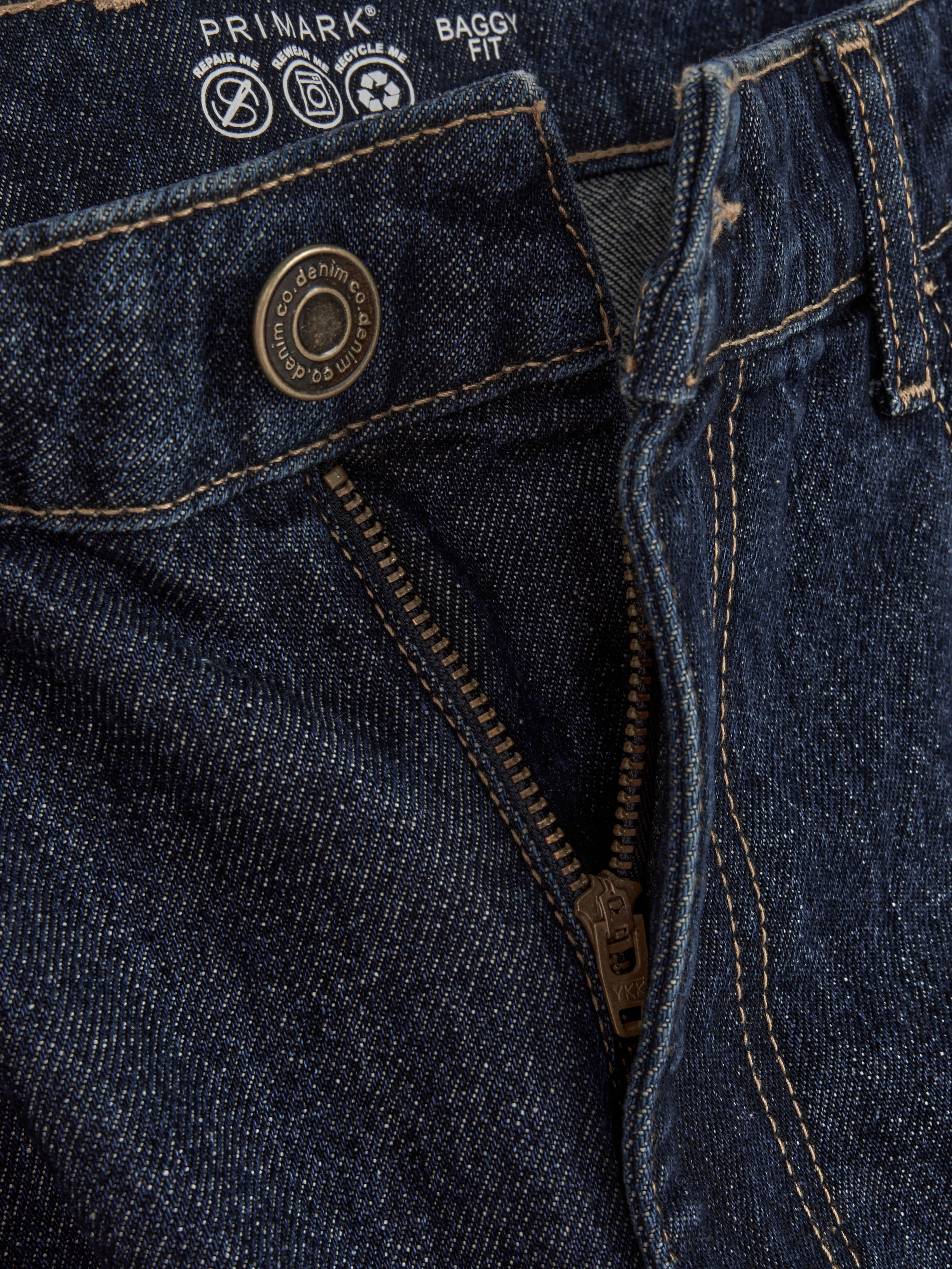 Mid-Rise Baggy Jeans