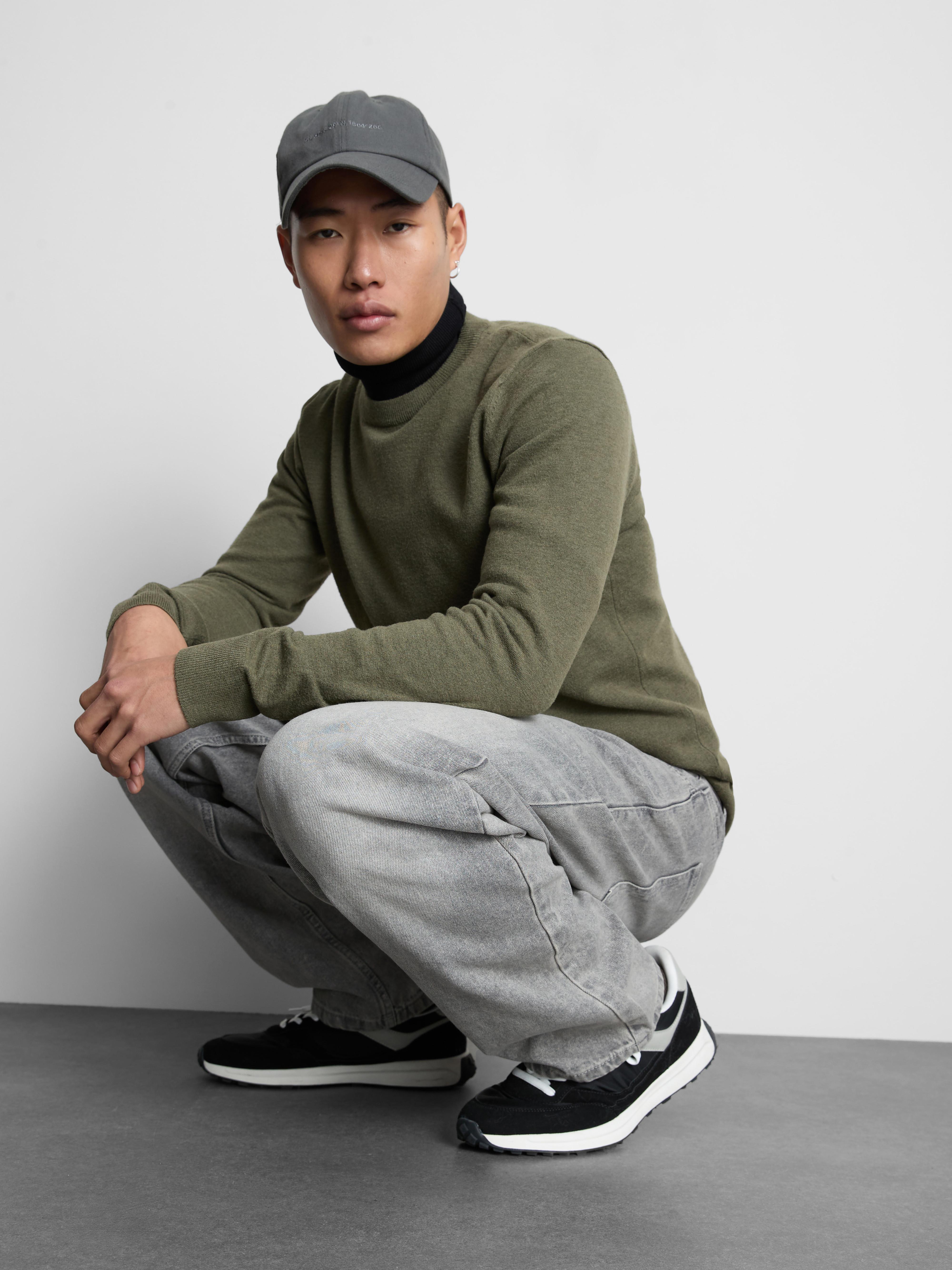 Mid-Rise Relaxed Straight Leg Jeans