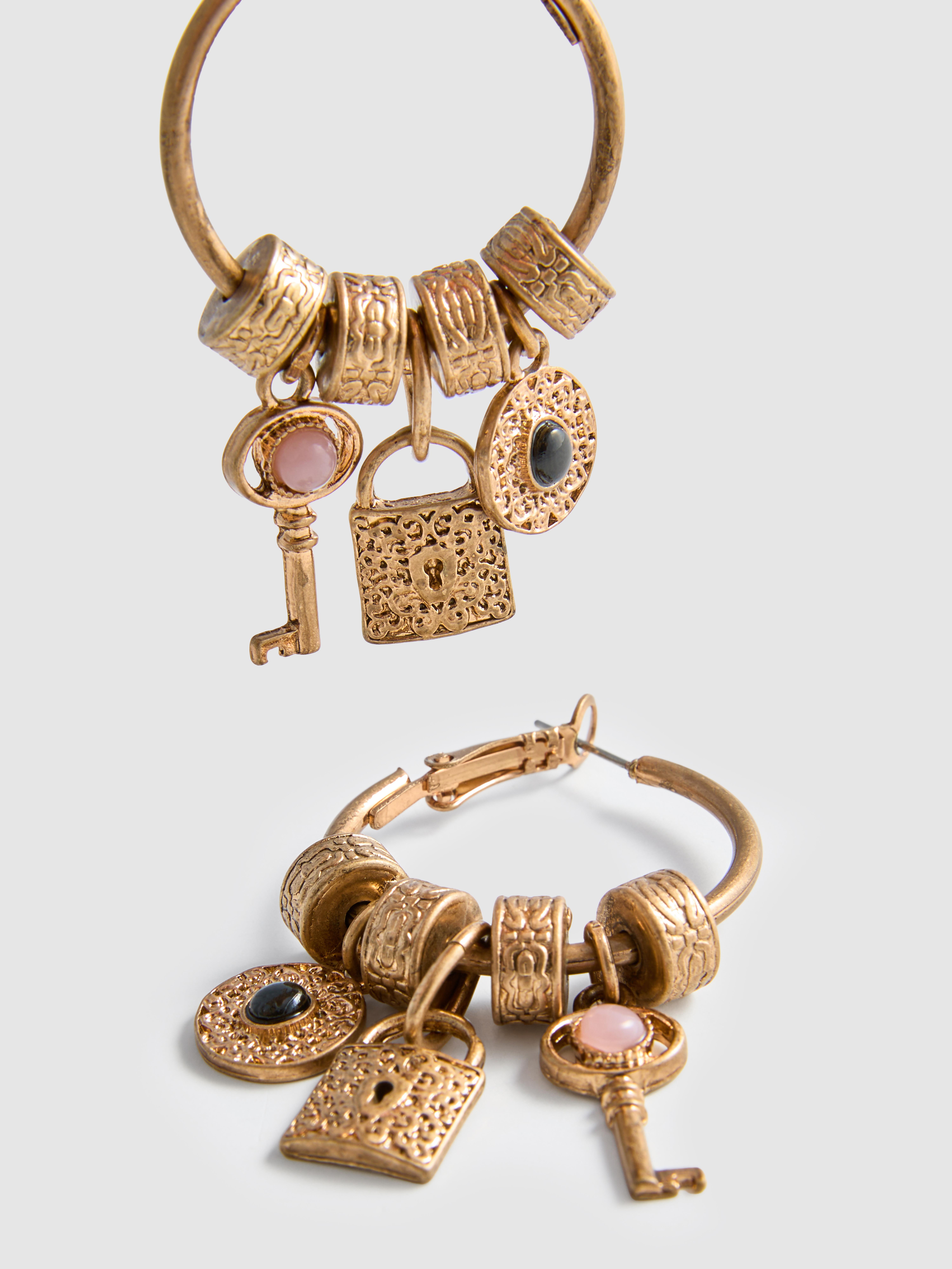 Paula Echevarría Vintage Charm Hoop Earrings