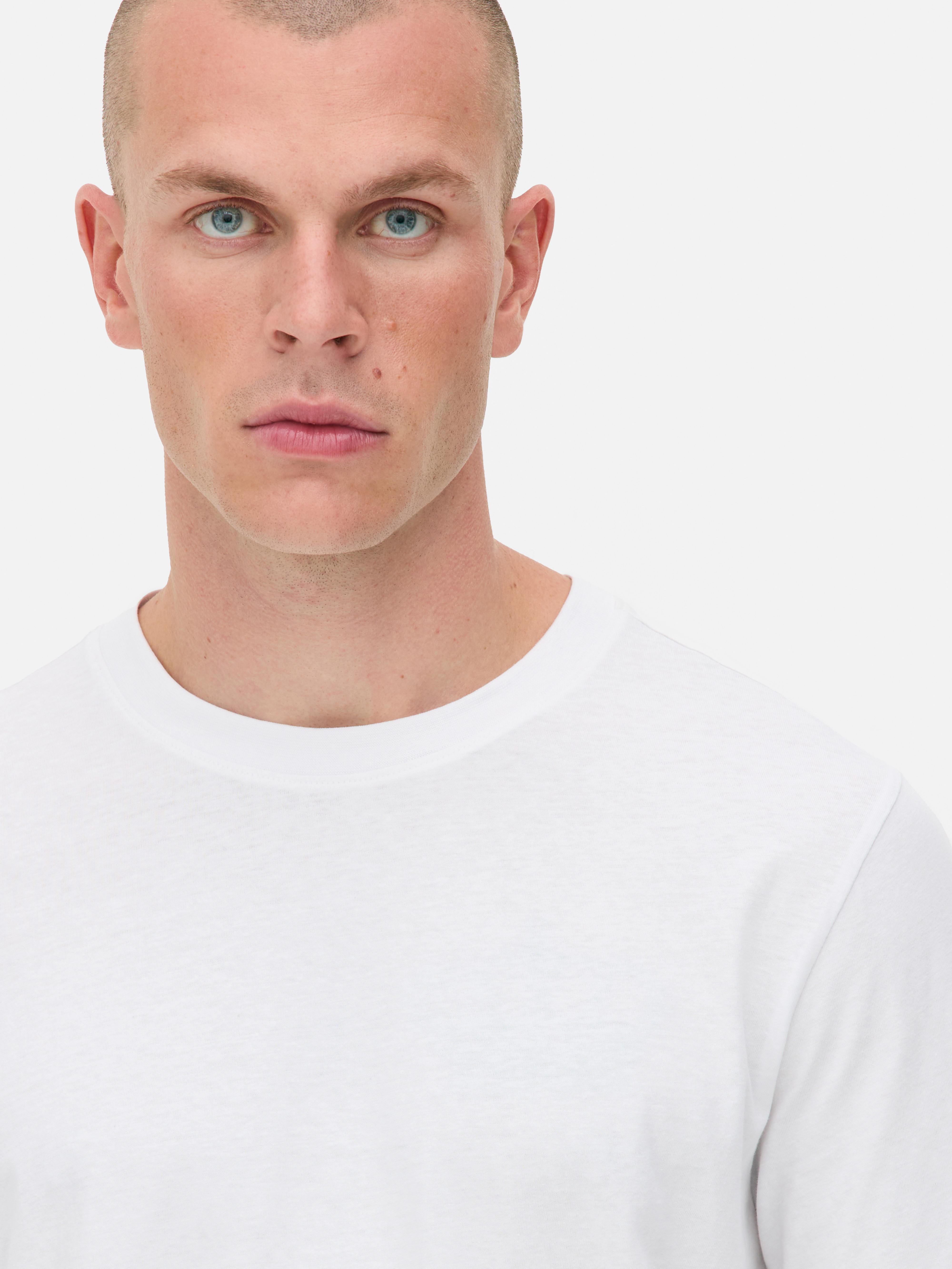 Essential Long Sleeve T-Shirt