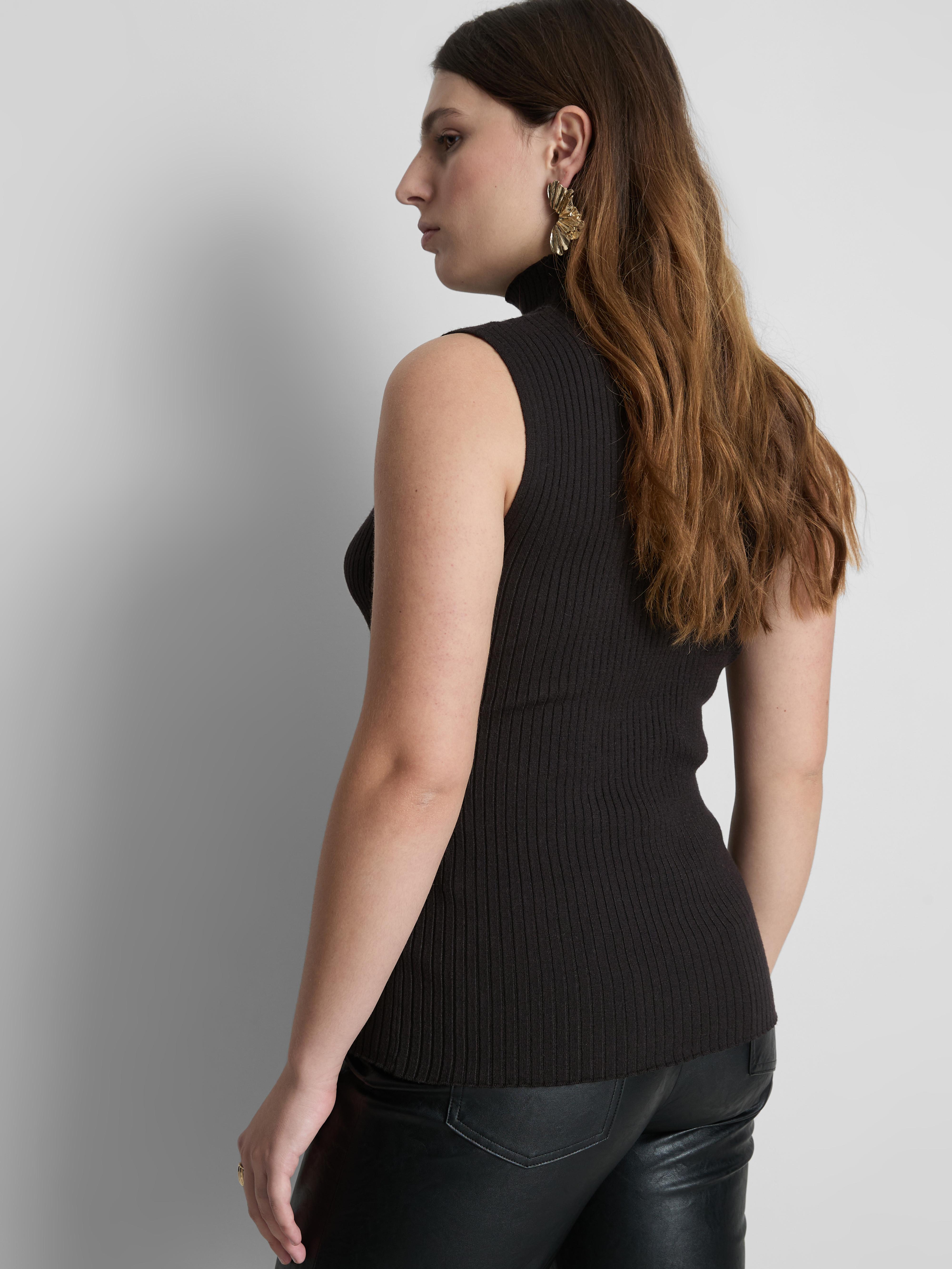 Ribbed Wrap Brooch Tank Top