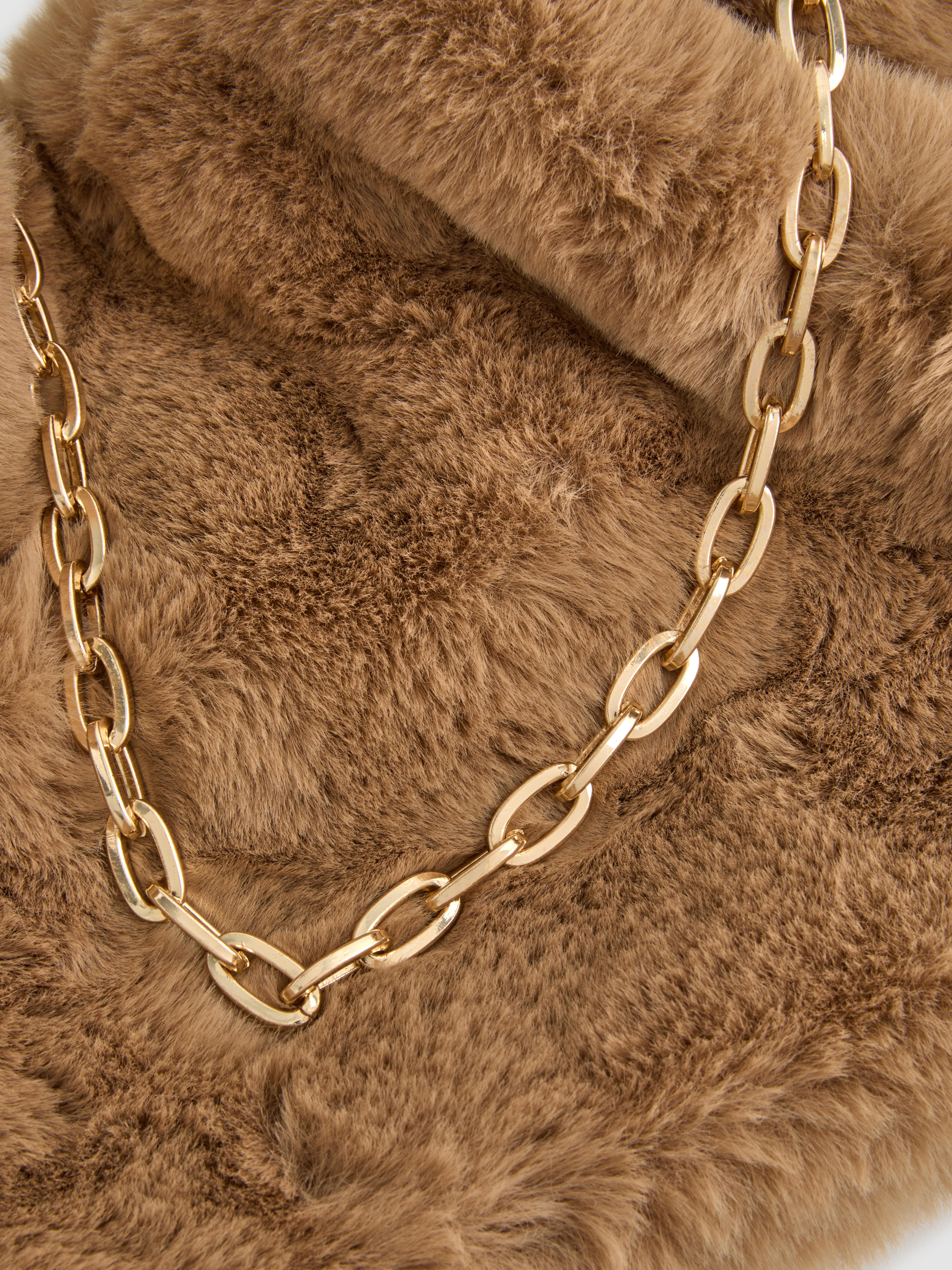 Paula Echevarría Faux Fur Pouch