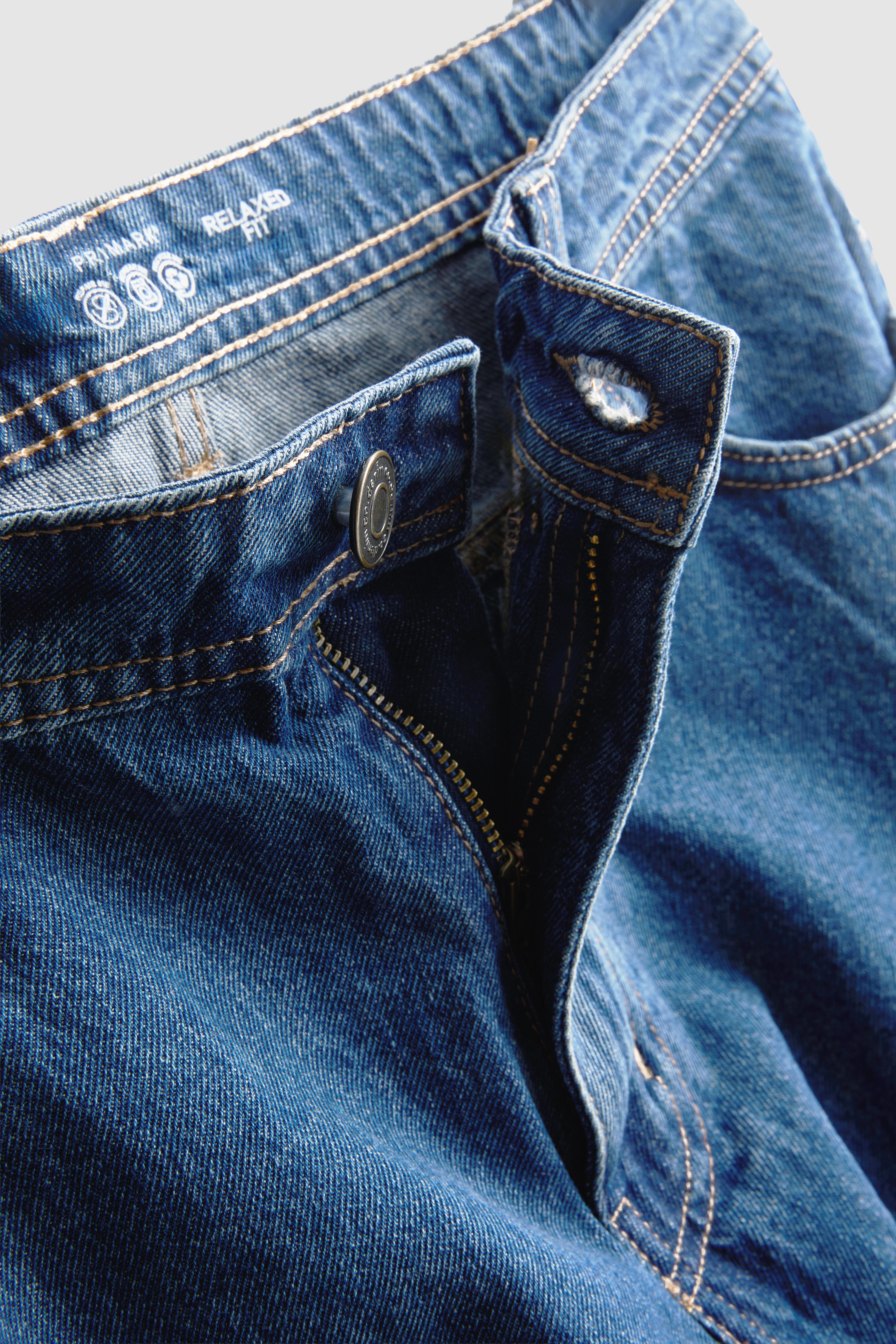 Mid-Rise Relaxed Jeans