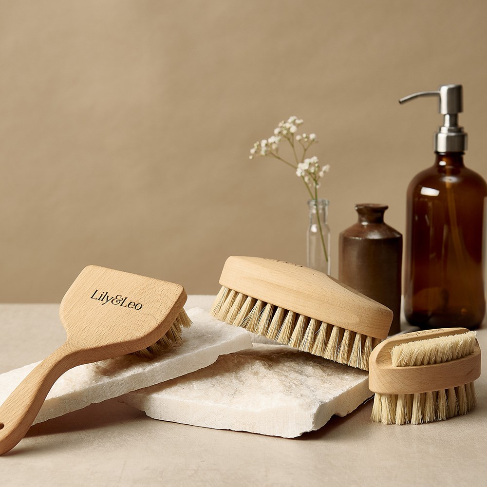 Lily & Leo Luxury Nail & Claw Brush