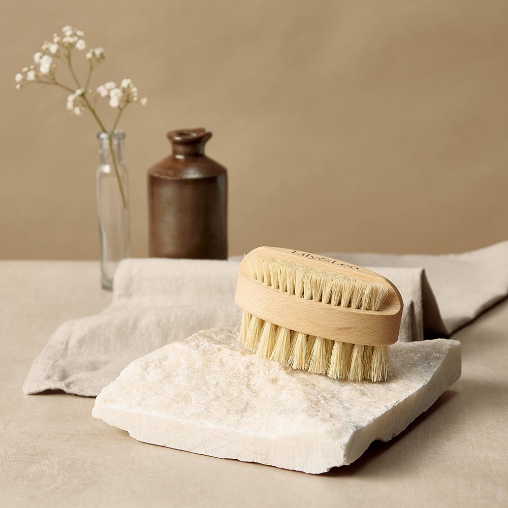 Lily & Leo Luxury Nail & Claw Brush